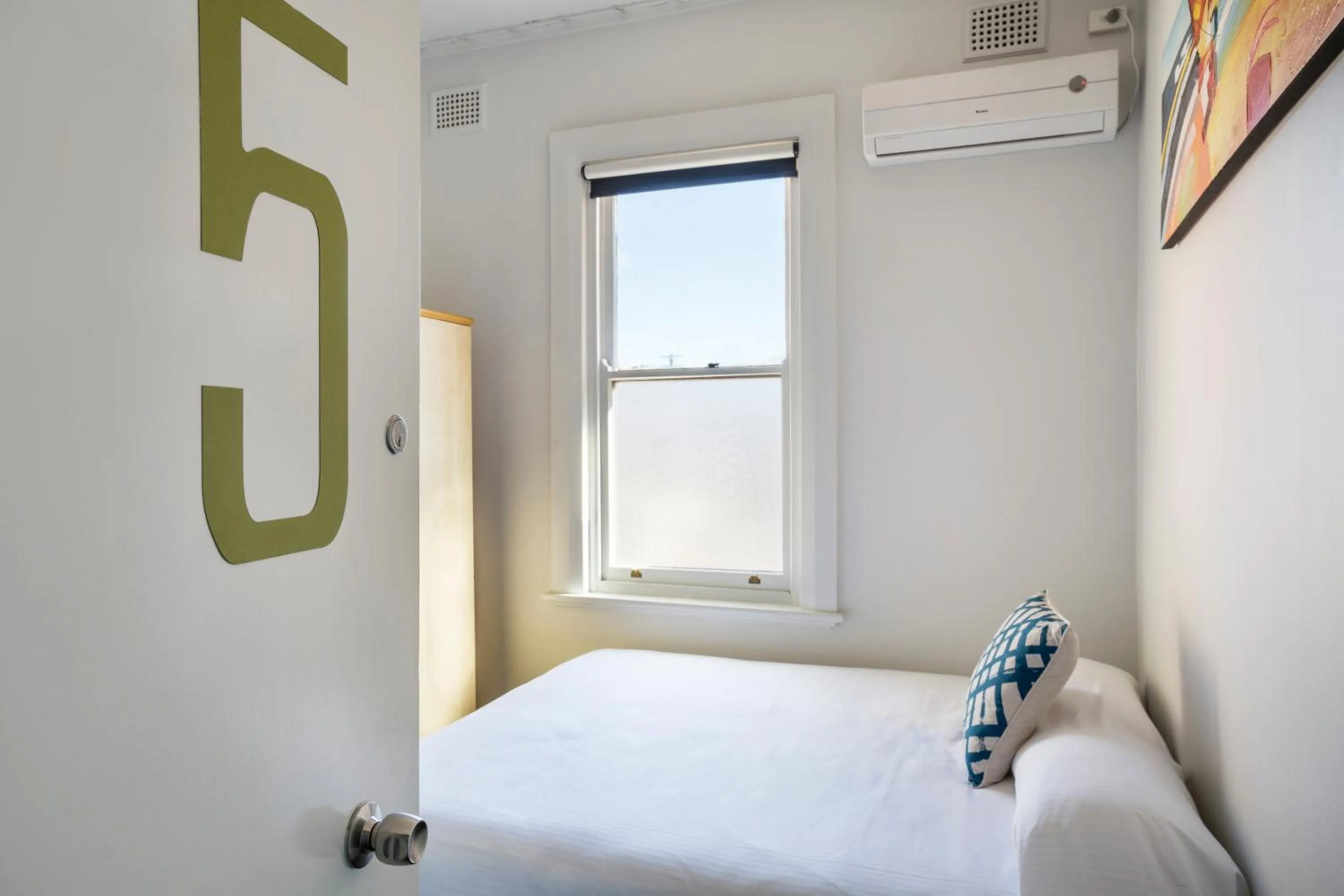 Photo of the whole room, Bed in Melton Hotel Auburn