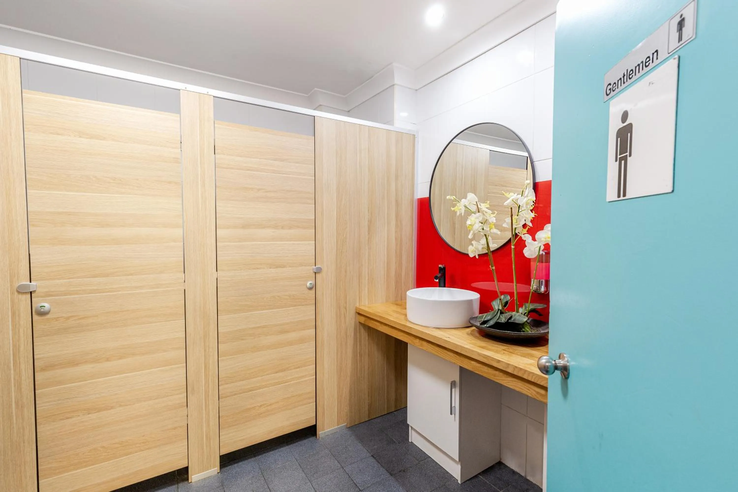 Bathroom in Mad Monkey Hostel Coogee Beach