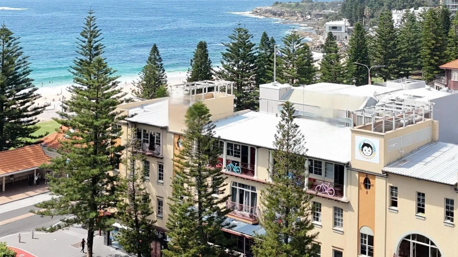 Property building in Mad Monkey Hostel Coogee Beach