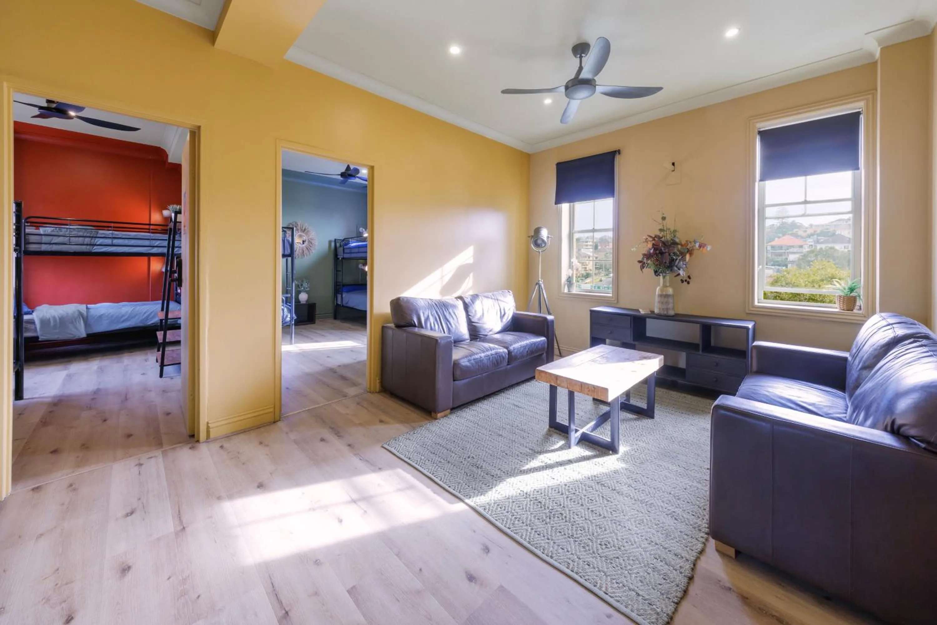 Communal lounge/ TV room, Bed in Mad Monkey Hostel Coogee Beach