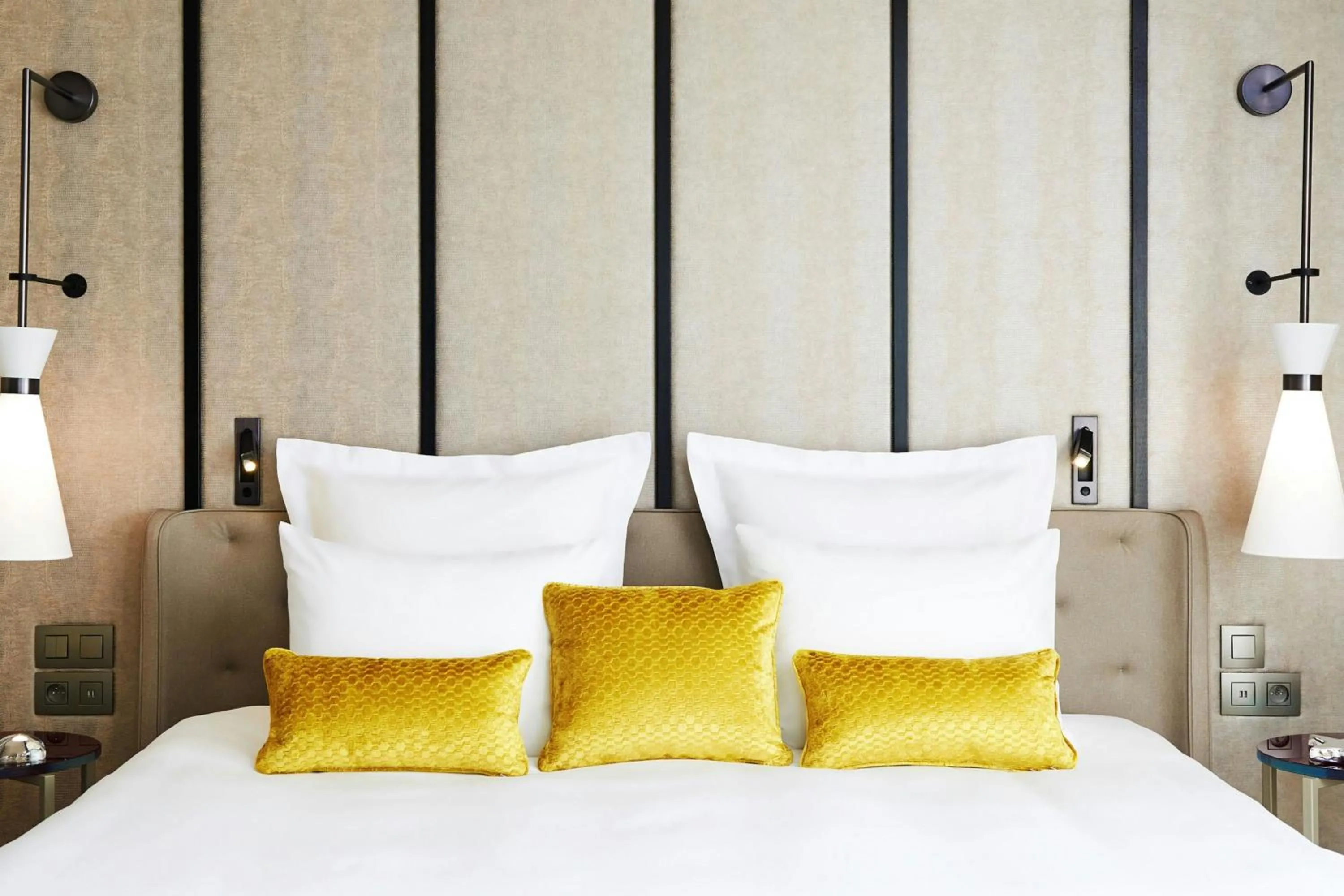 Photo of the whole room, Bed in Renaissance Paris La Defense Hotel