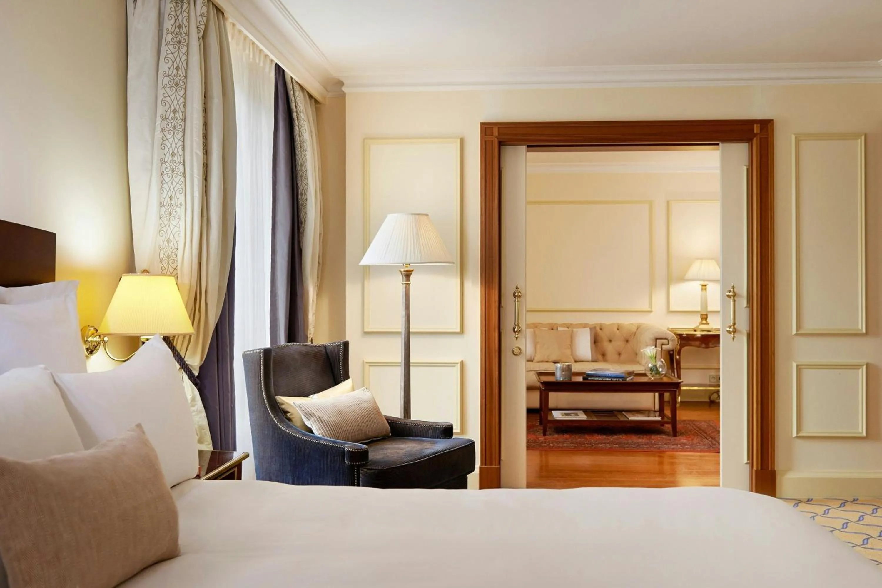 Bedroom, Bed in Renaissance Paris La Defense Hotel