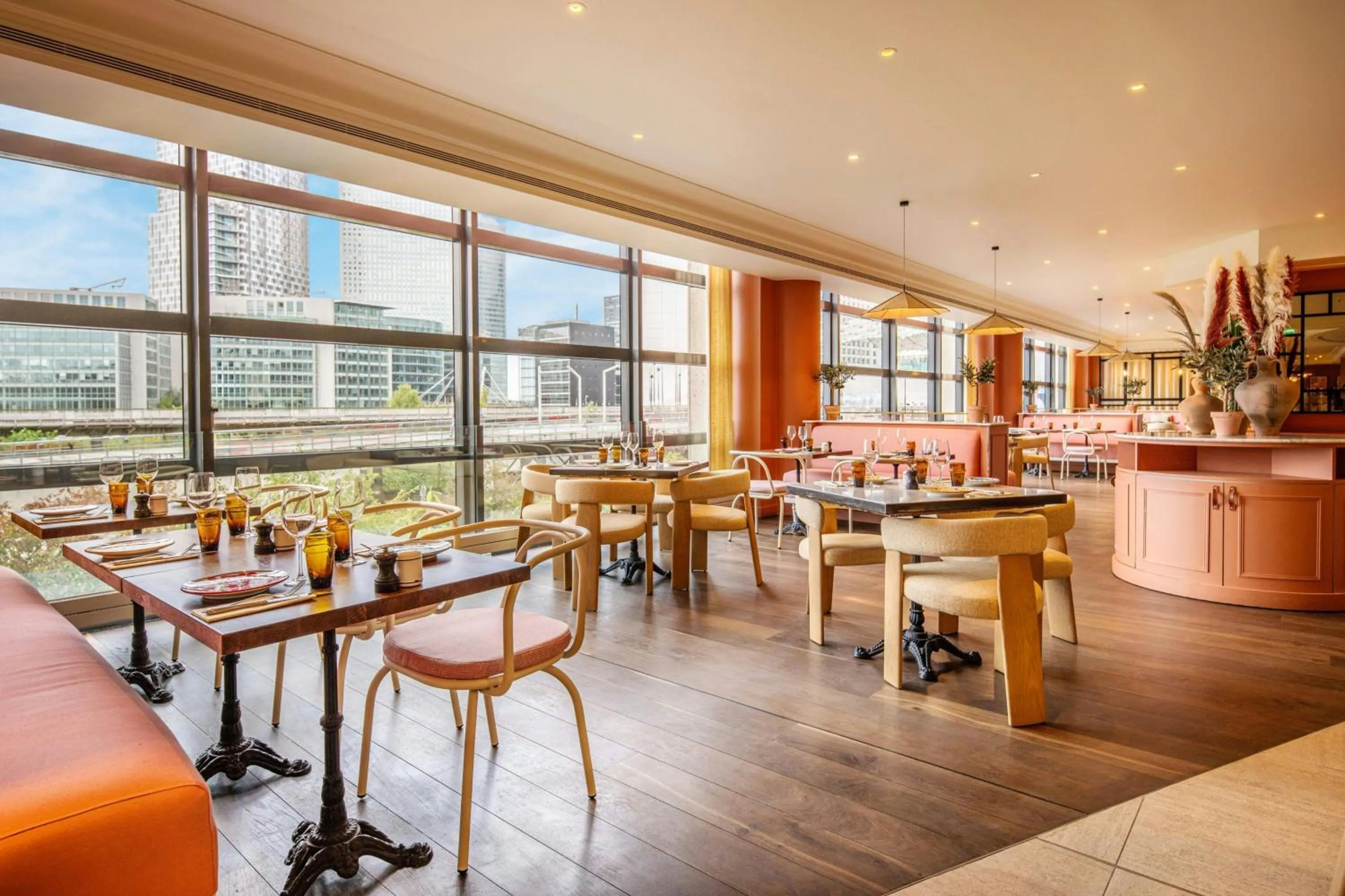 Restaurant/places to eat in Renaissance Paris La Defense Hotel