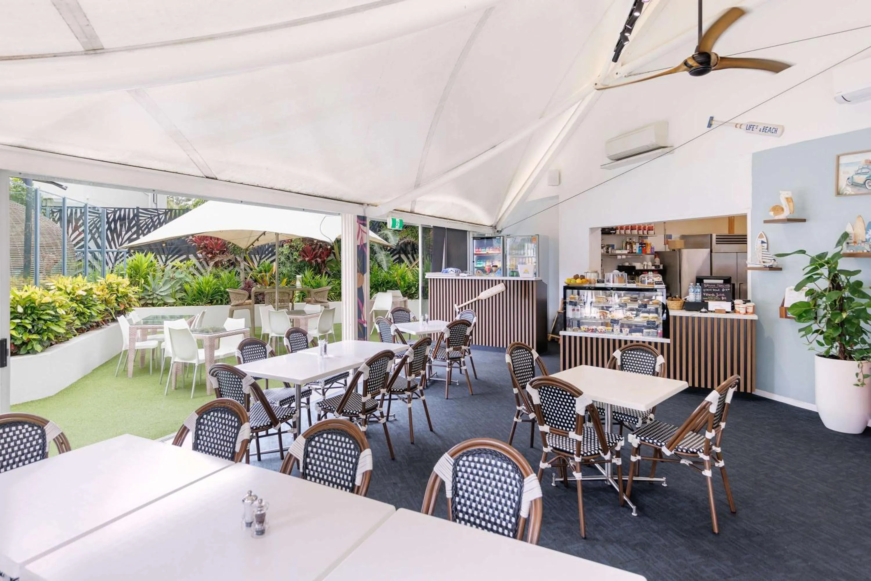 Restaurant/places to eat in Club Wyndham Kirra Beach