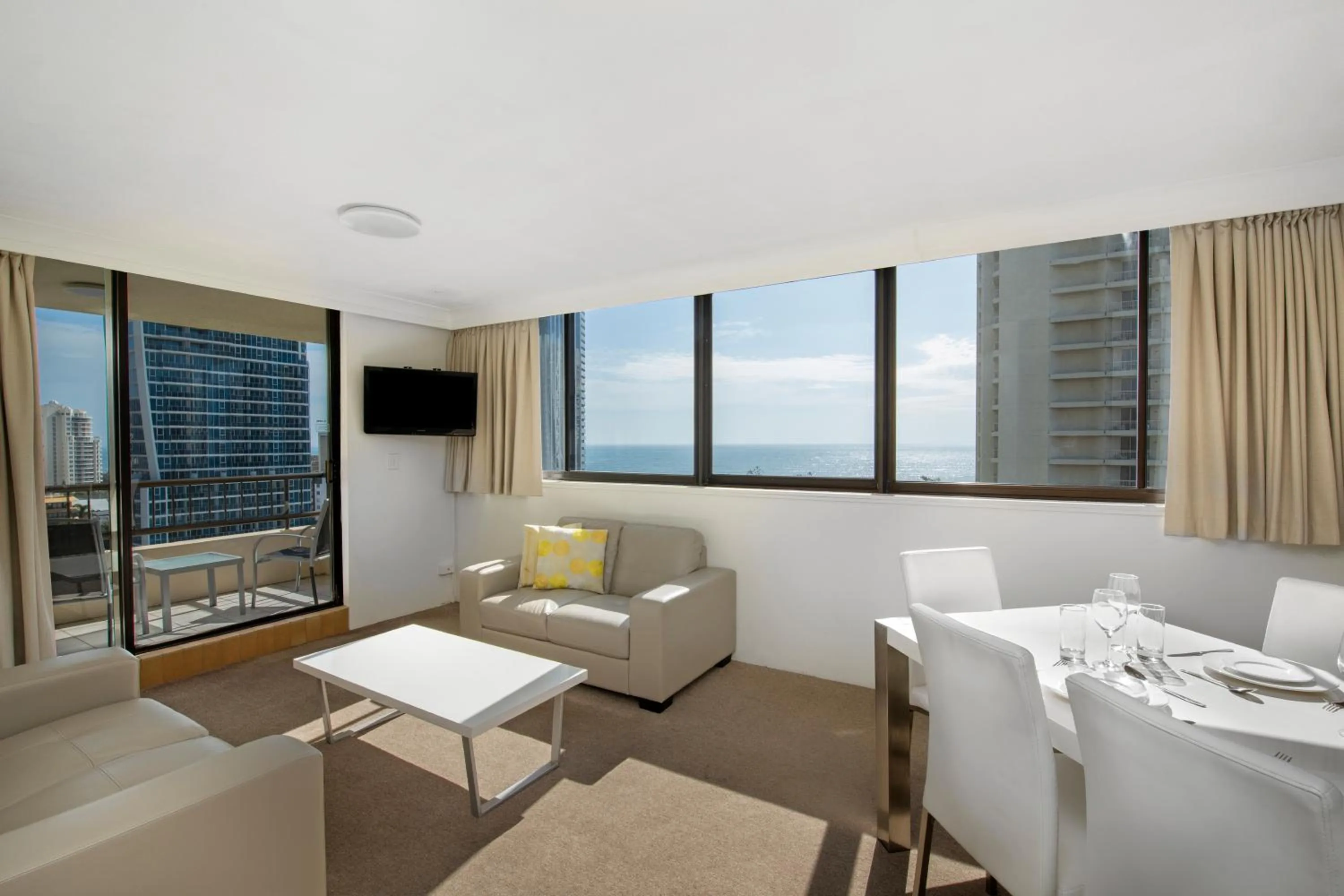 TV and multimedia in BreakFree Cosmopolitan