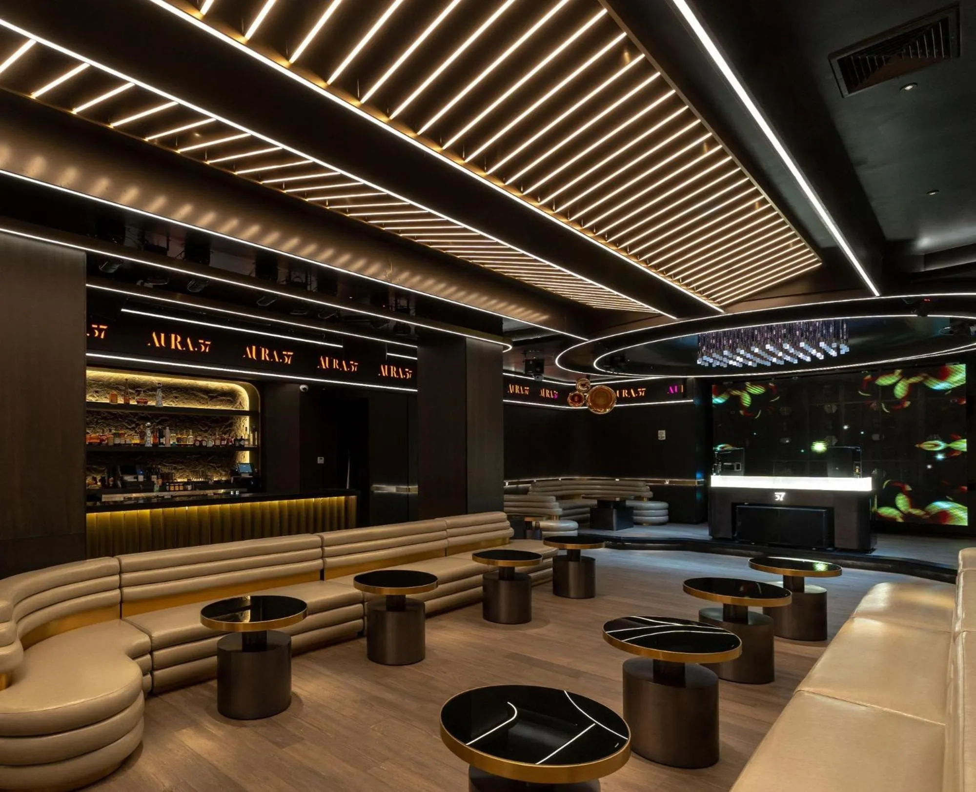 Restaurant/places to eat in Hotel 57