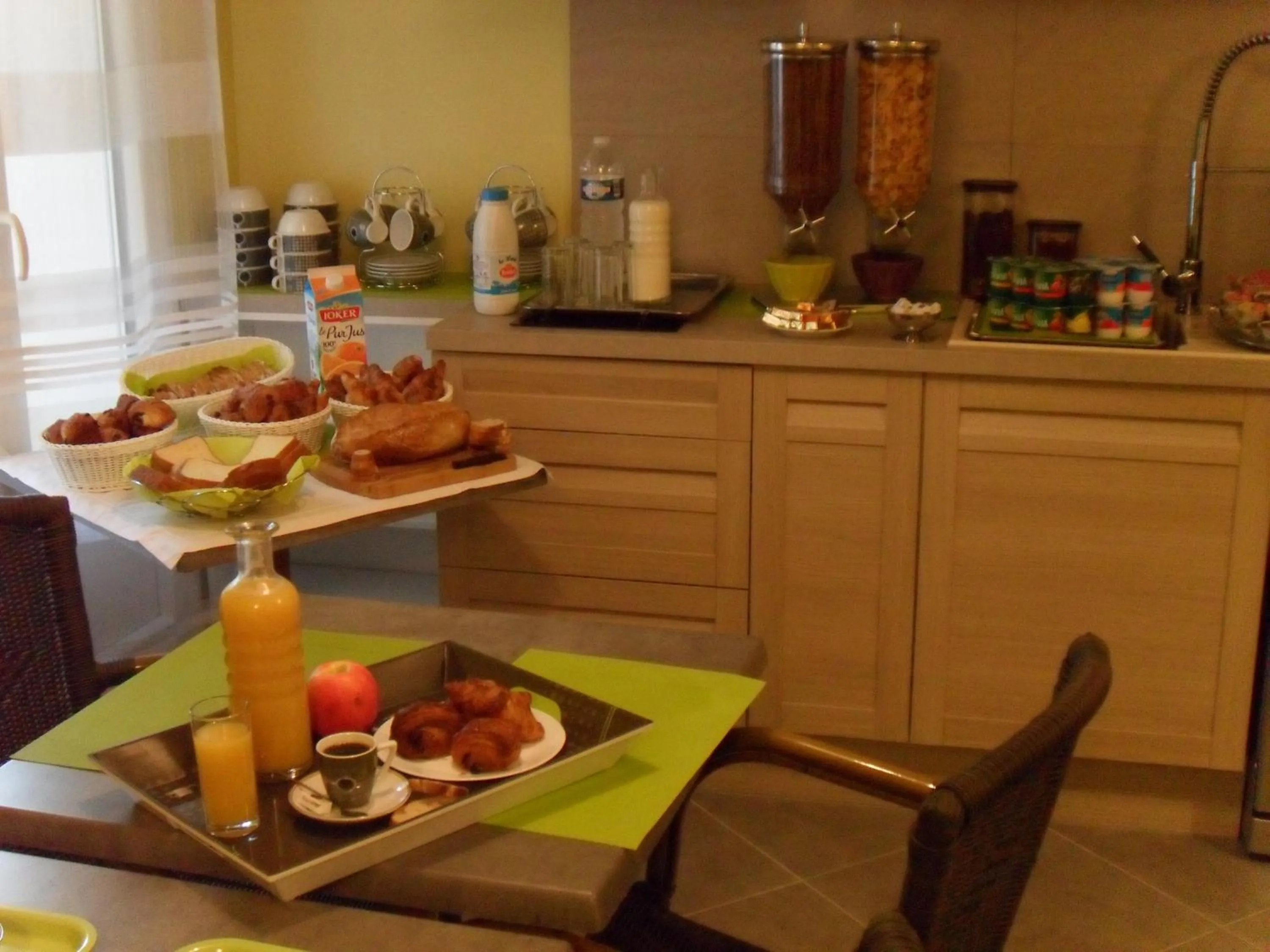 Restaurant/places to eat in Hôtel l'Anvia