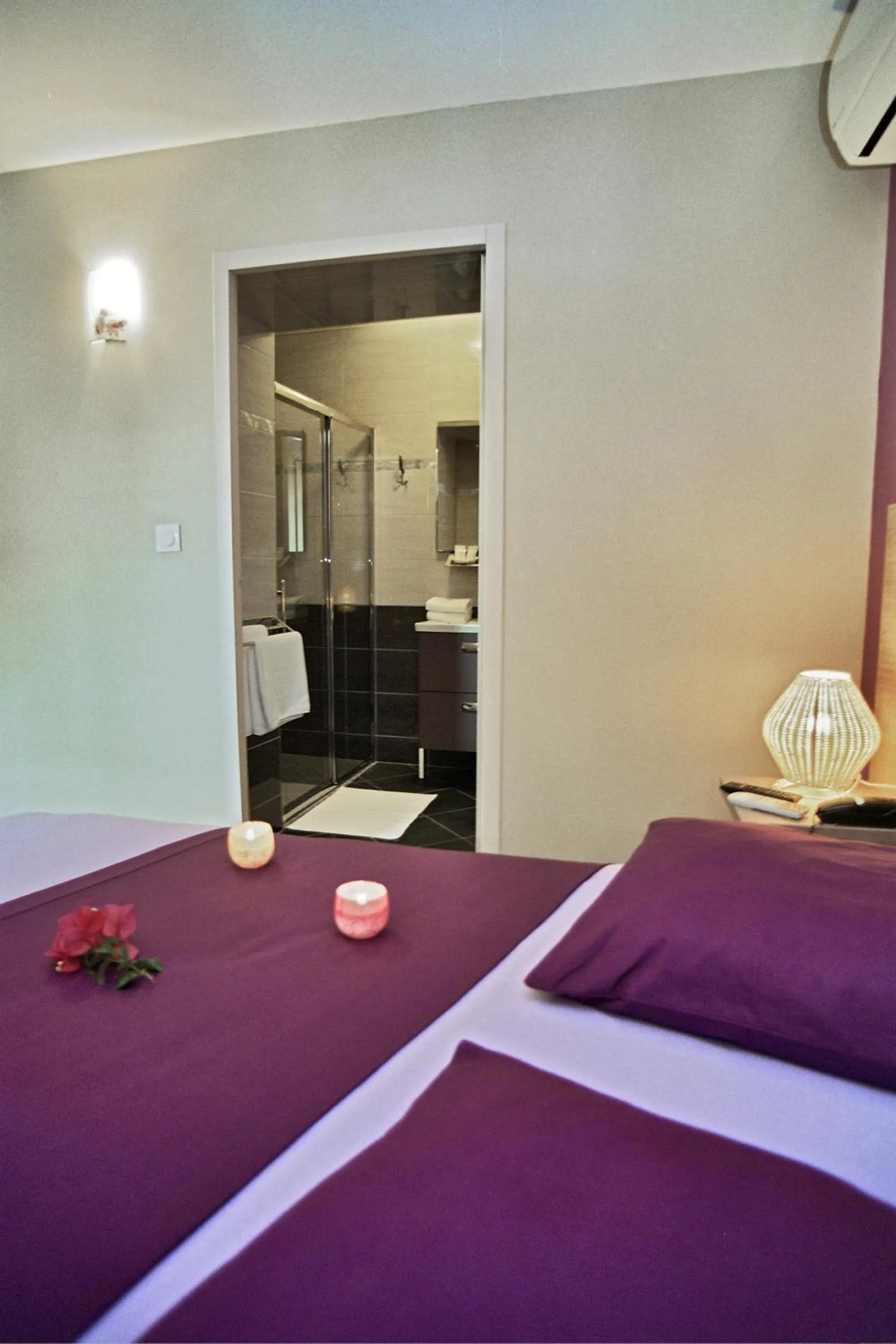 Bed in Hôtel l'Anvia