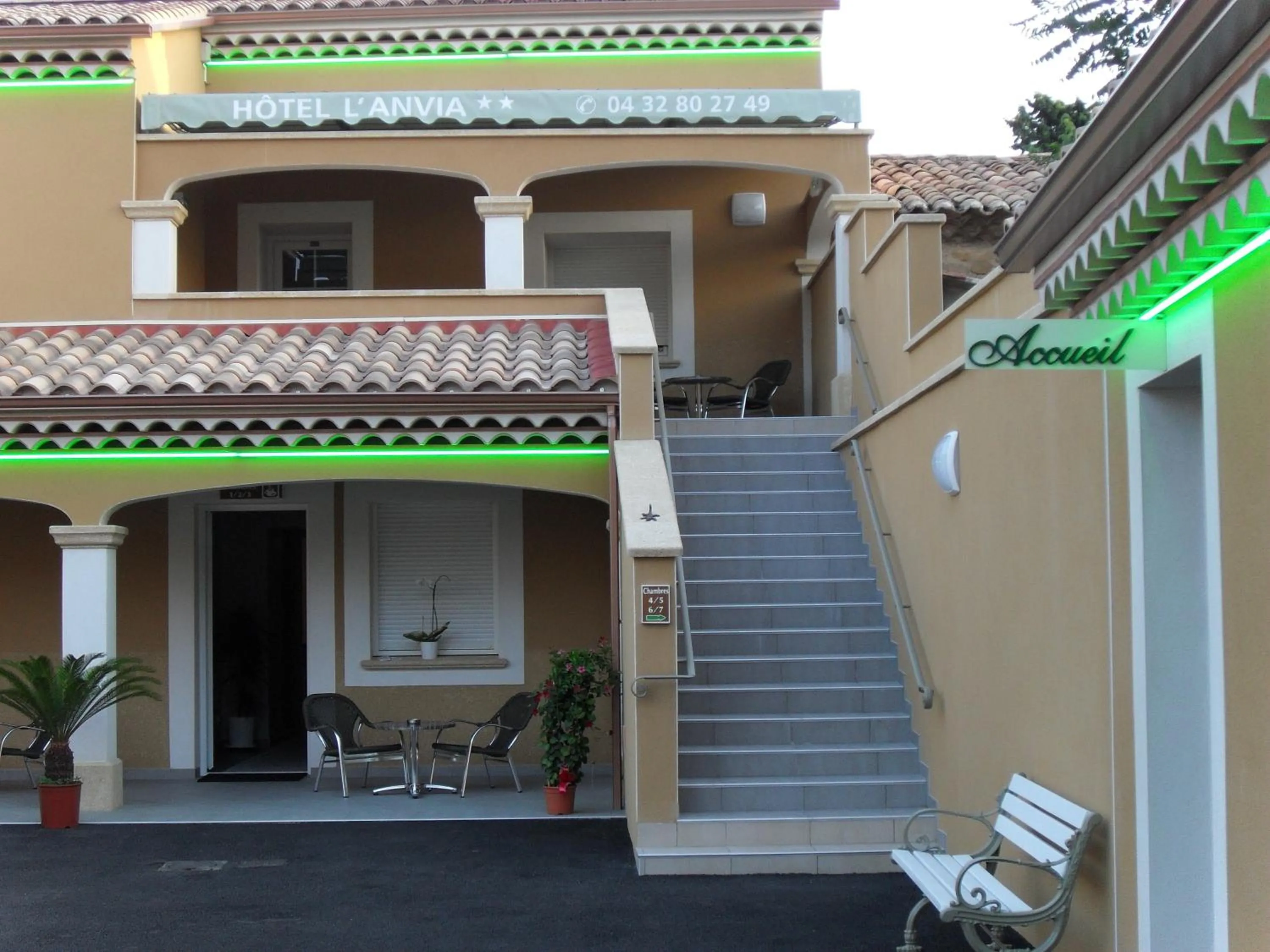 Facade/entrance in Hôtel l'Anvia