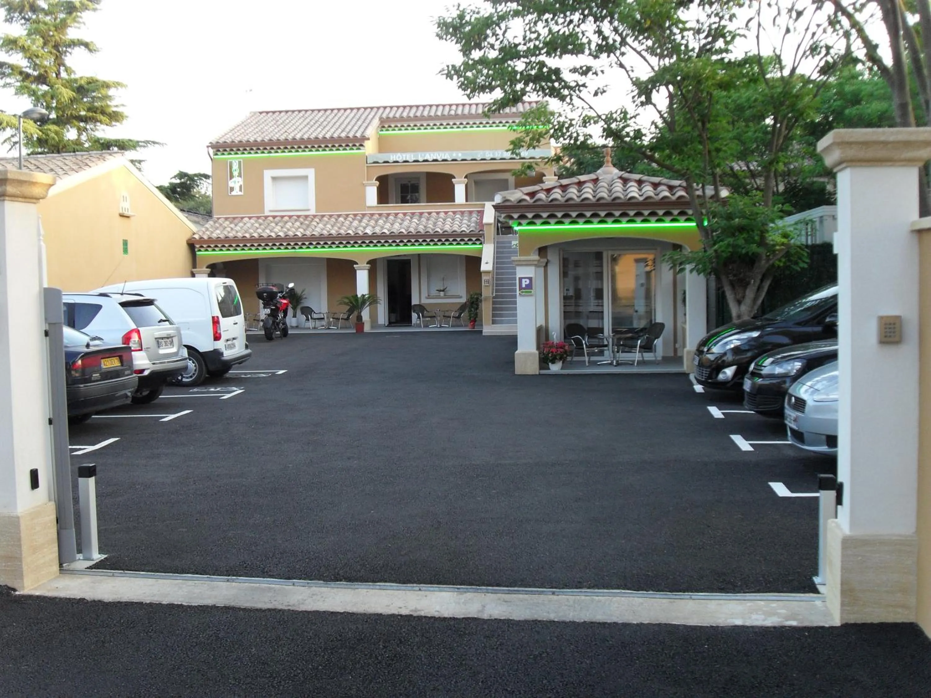 Facade/entrance in Hôtel l'Anvia