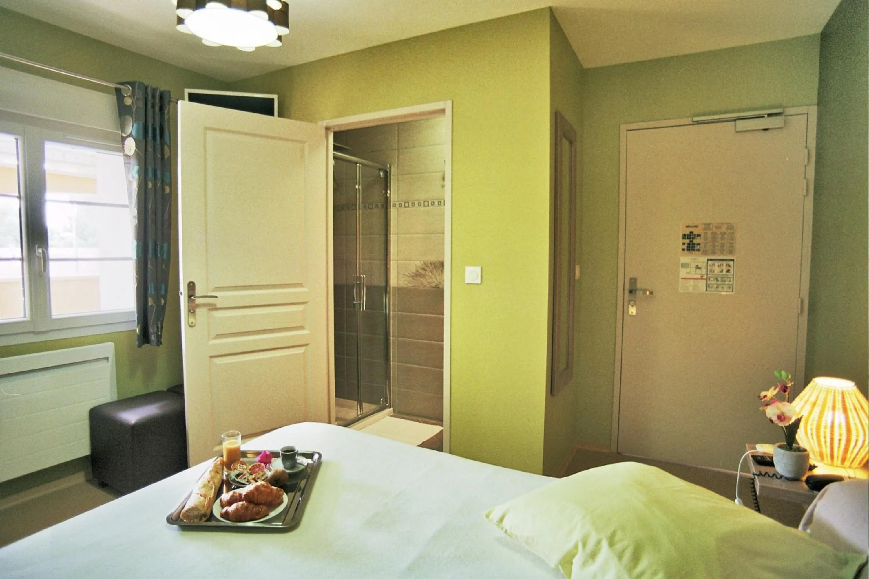 Bed in Hôtel l'Anvia