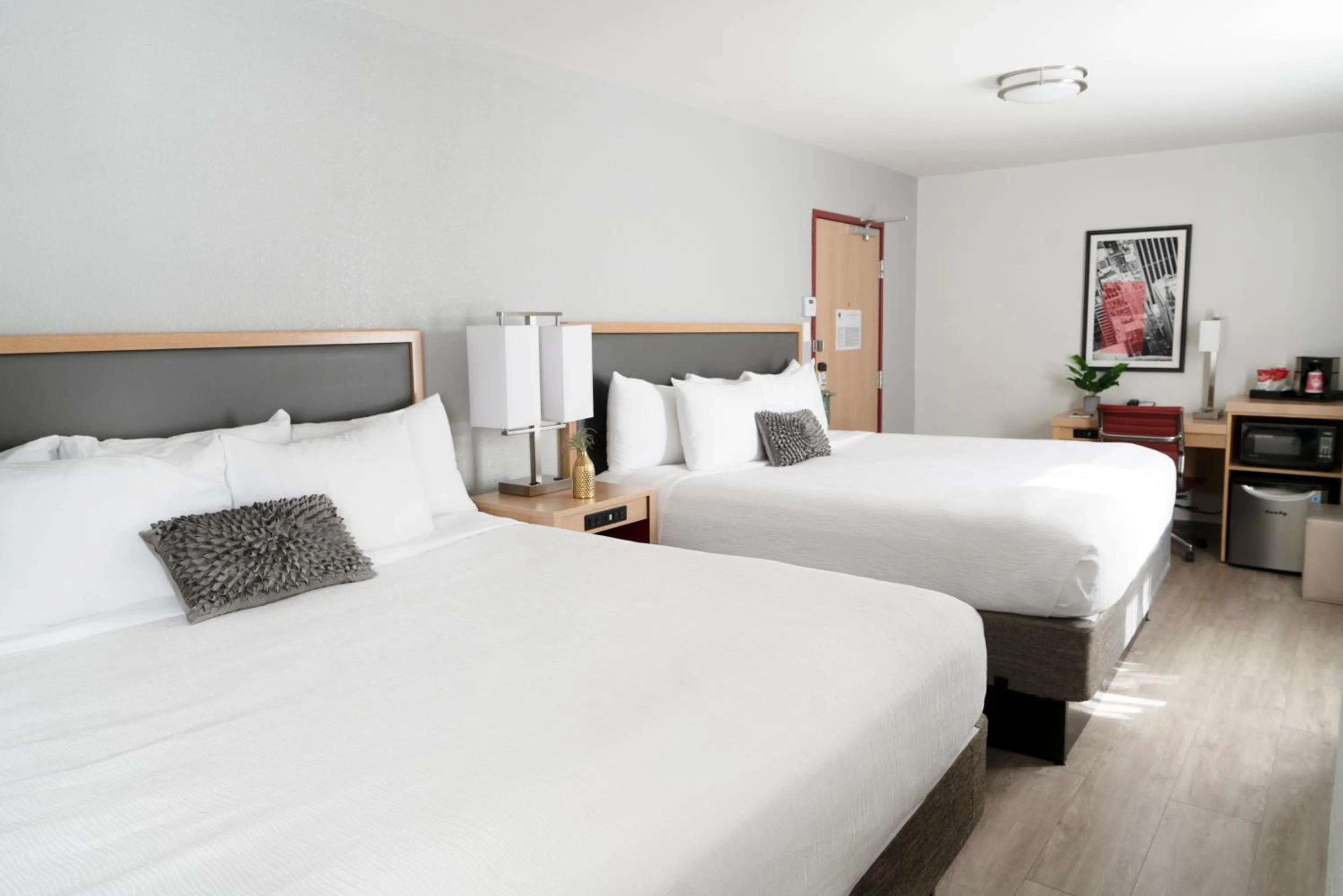 Bed in Hotel Saint Clair - Magnificent Mile