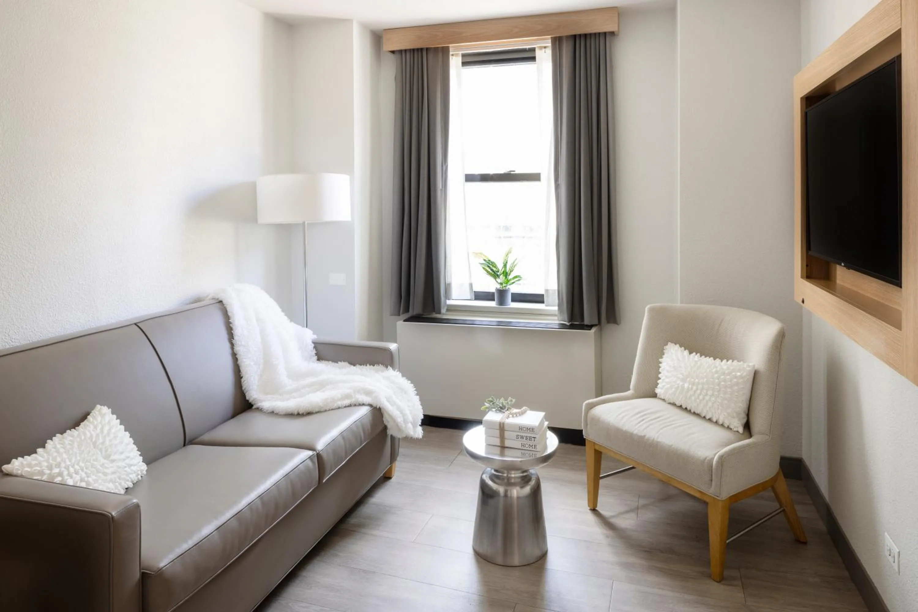 TV and multimedia in Hotel Saint Clair - Magnificent Mile