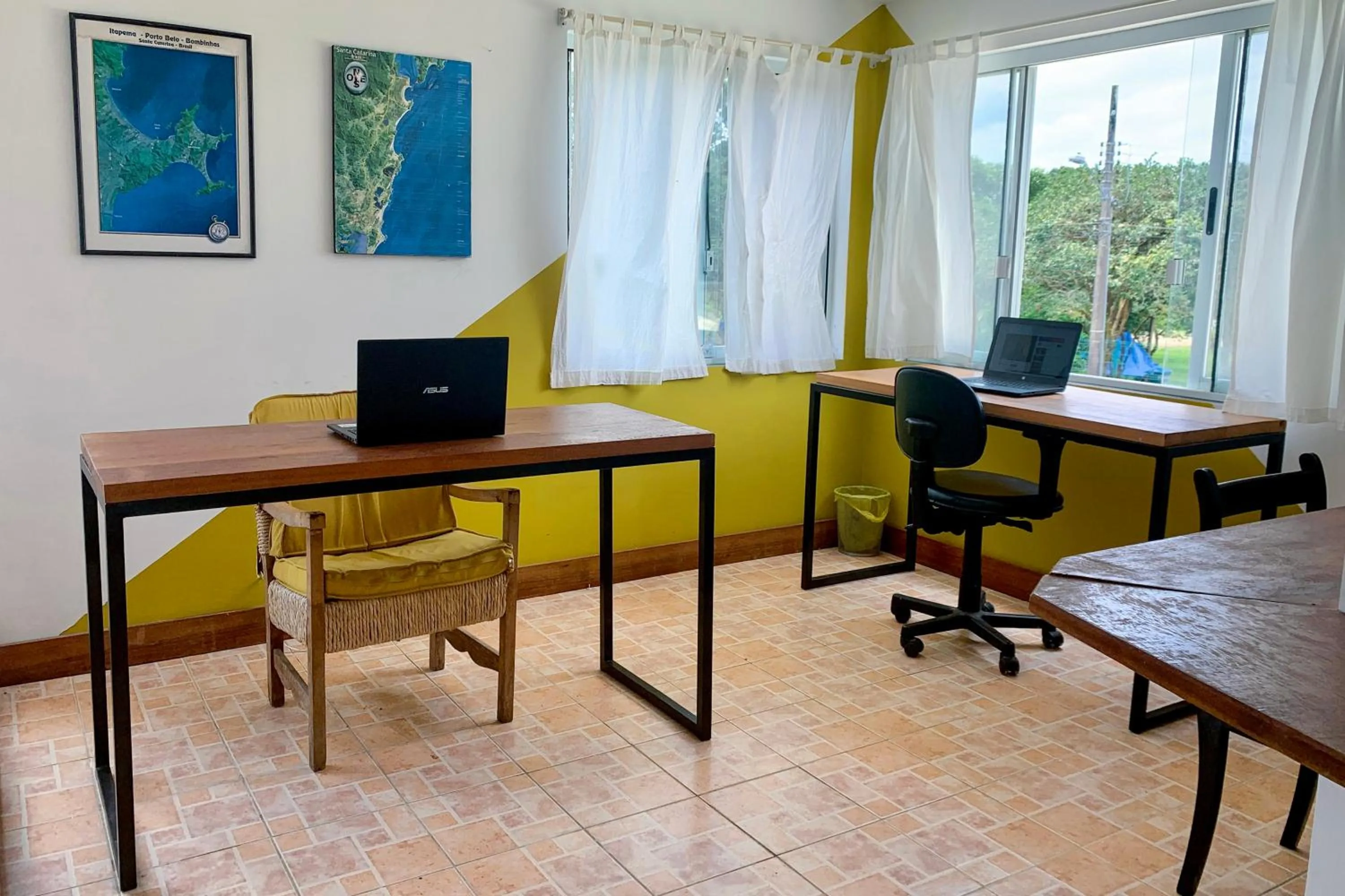 Meeting/conference room in Patz Houz Hostel