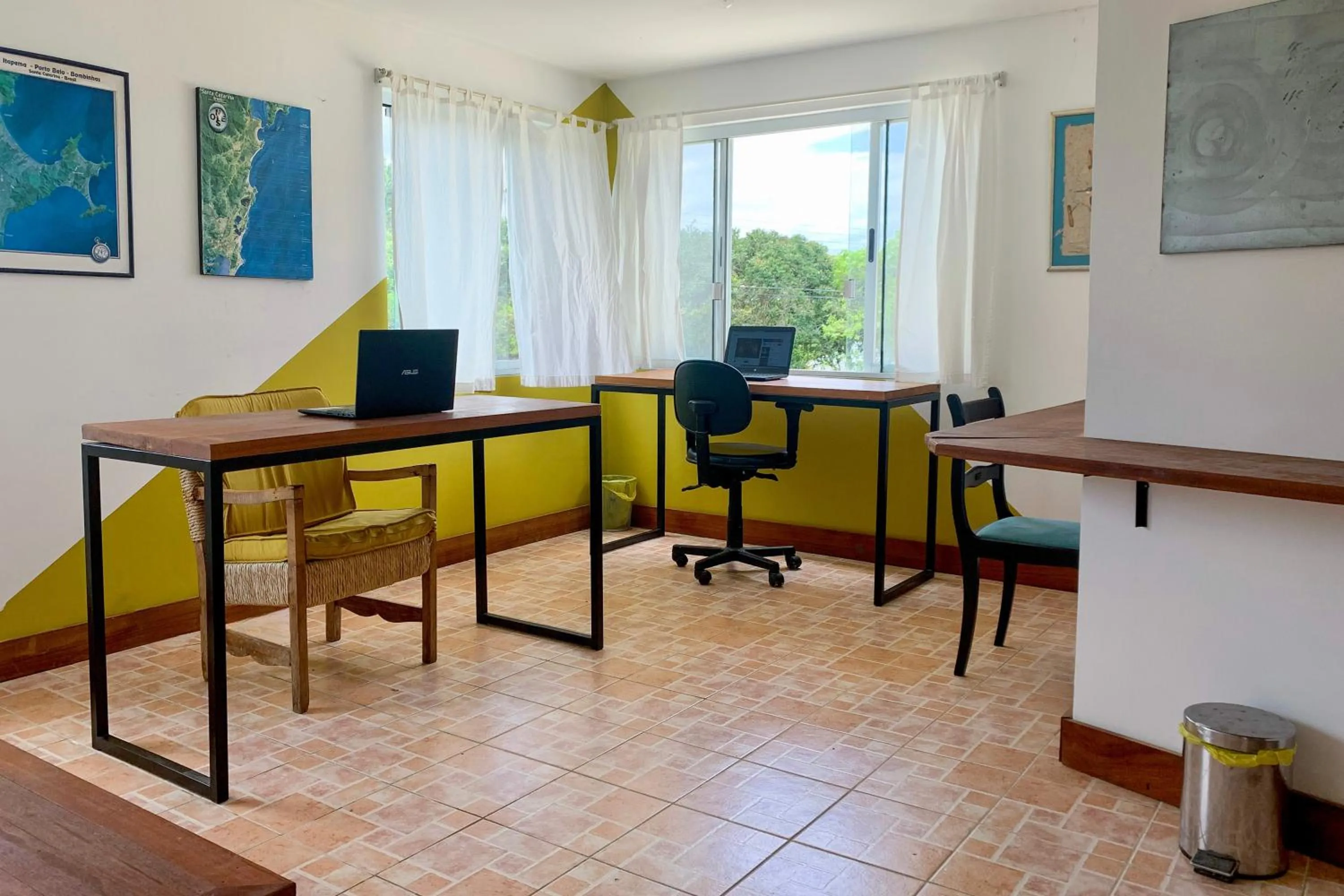 Meeting/conference room in Patz Houz Hostel