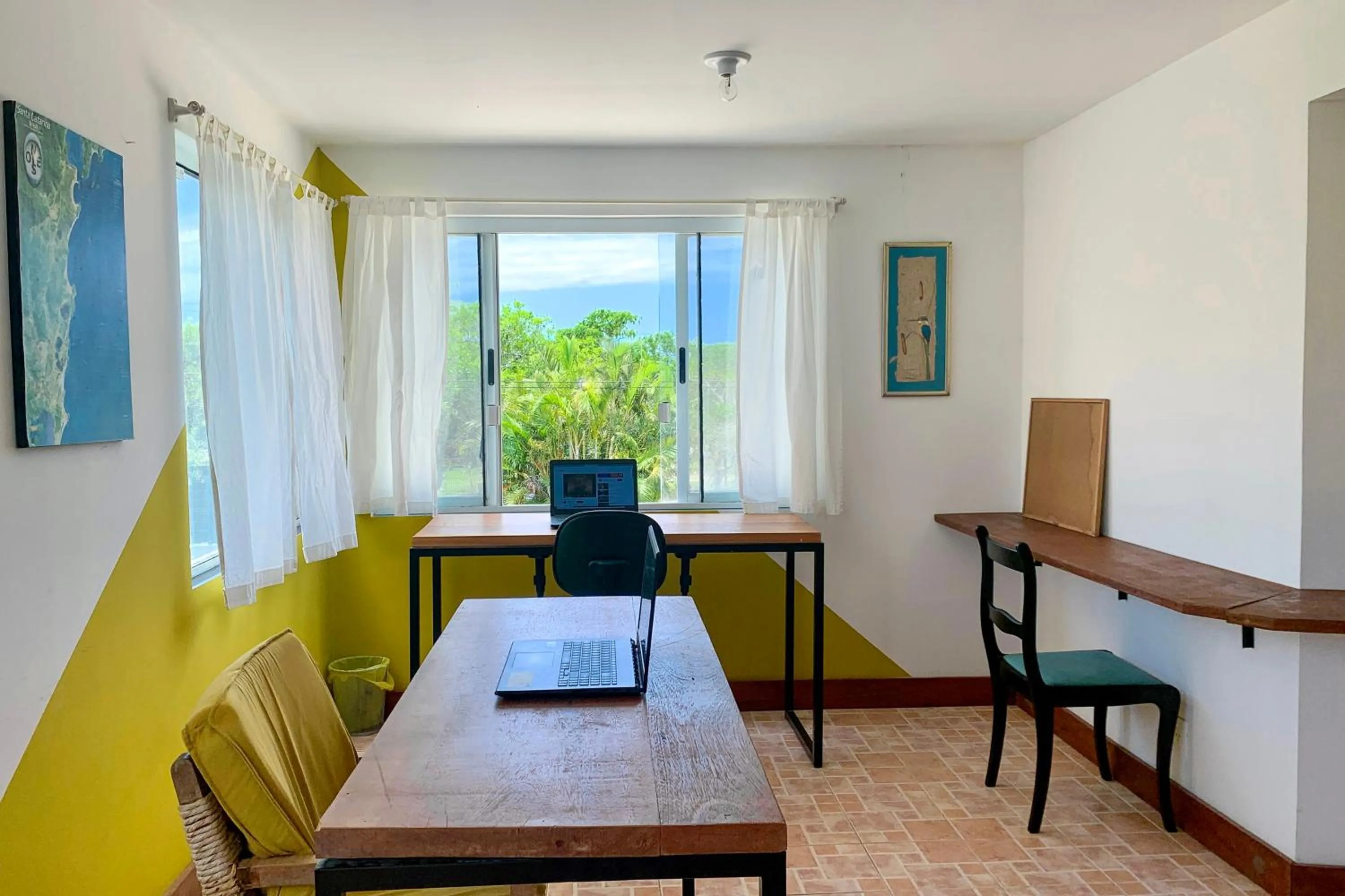 Meeting/conference room in Patz Houz Hostel