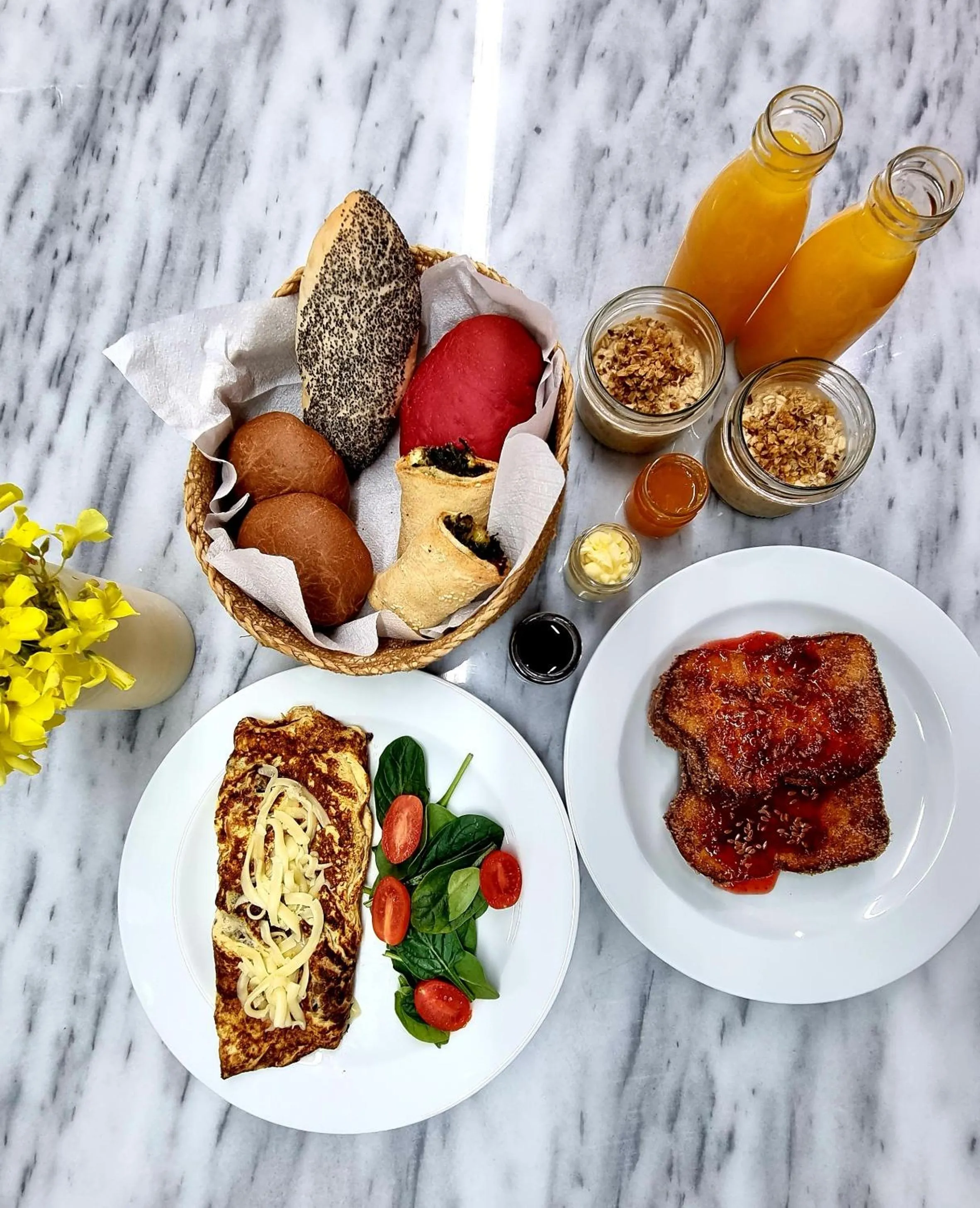 Breakfast in White Orchid Suites