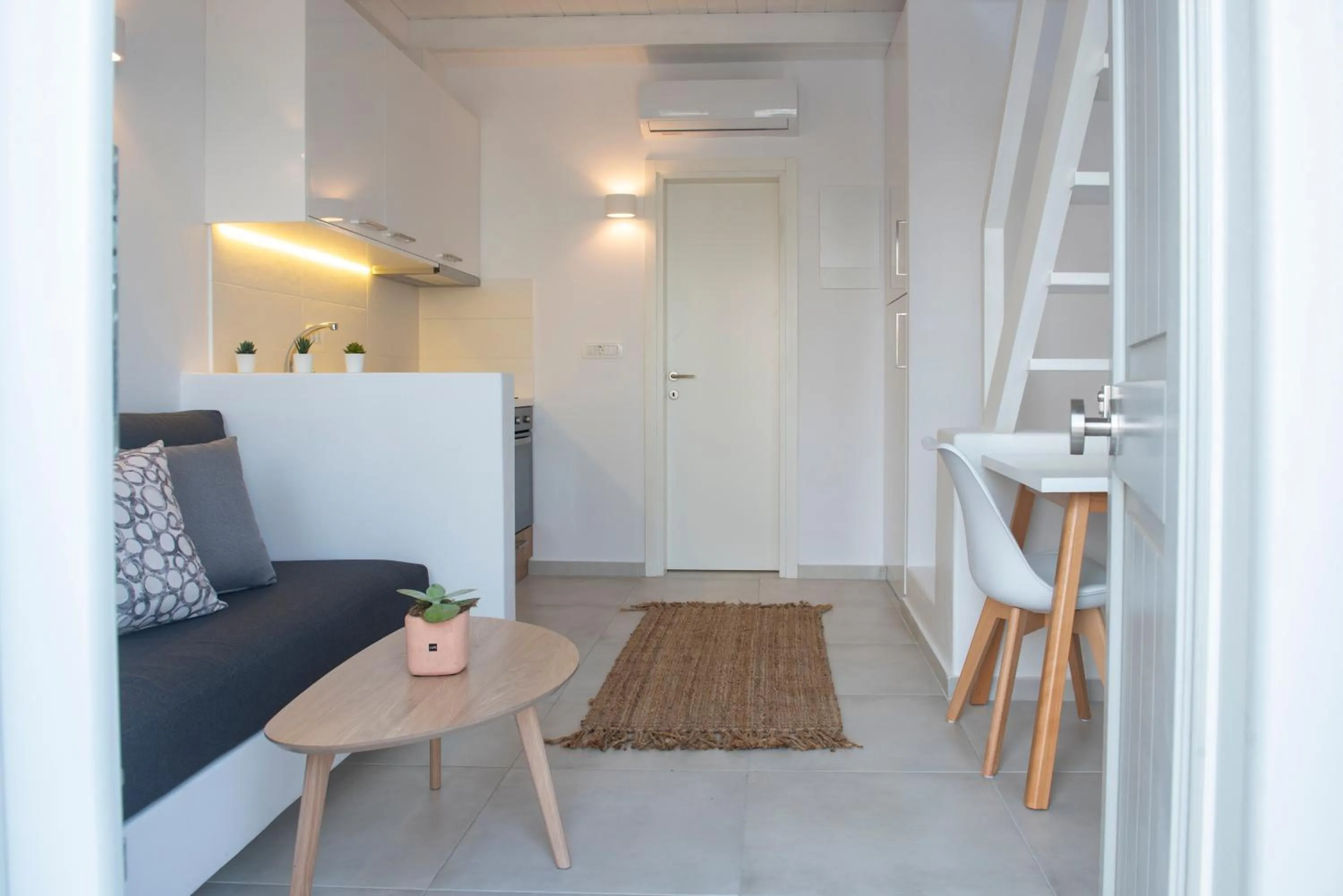 Kitchen or kitchenette in White Orchid Suites