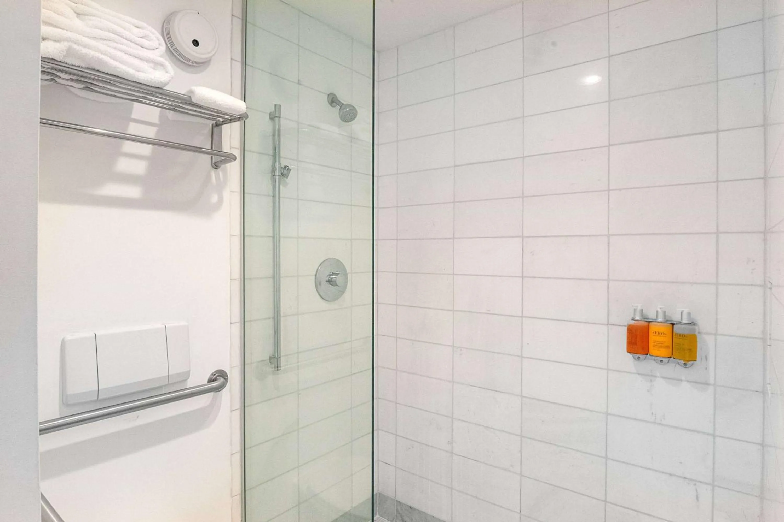 TV and multimedia in The O Hotel, Trademark Collection by Wyndham