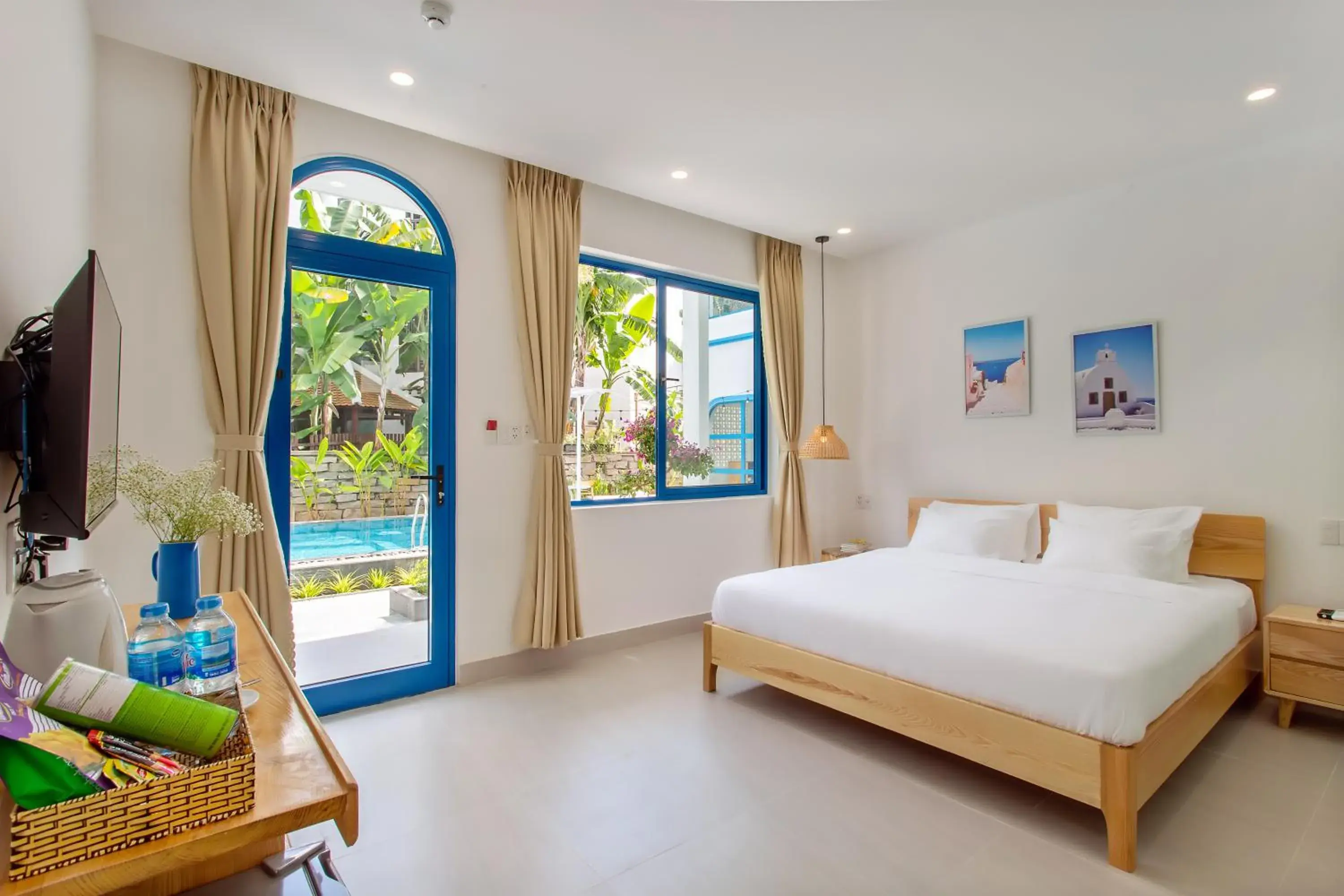 Double Room with Pool View in Santorin HoiAn Villa Double Room with Pool View in Santorin HoiAn Villa