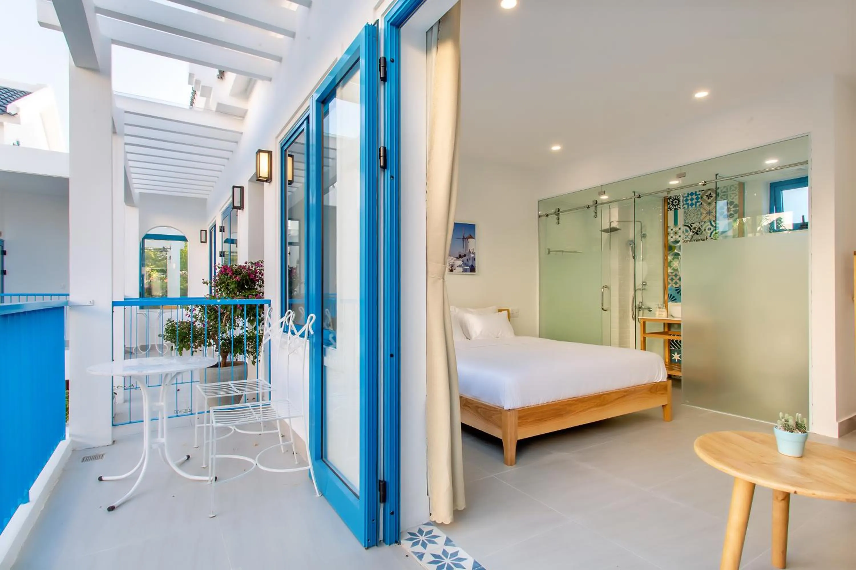 Bed in Santorin HoiAn Villa