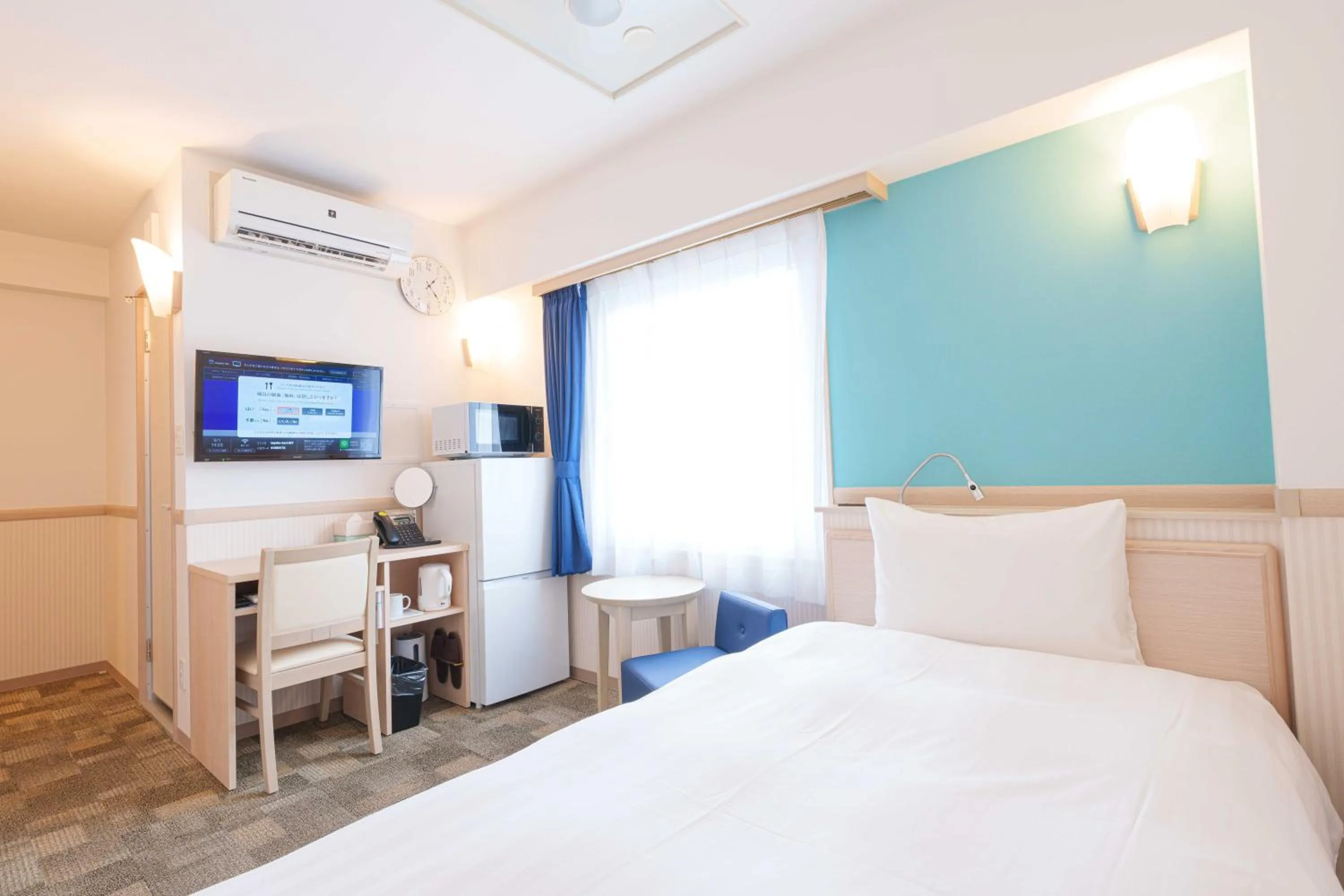 Photo of the whole room, Bed in Toyoko Inn Osaka Hankyu Juso-eki Nishi-guchi No.2