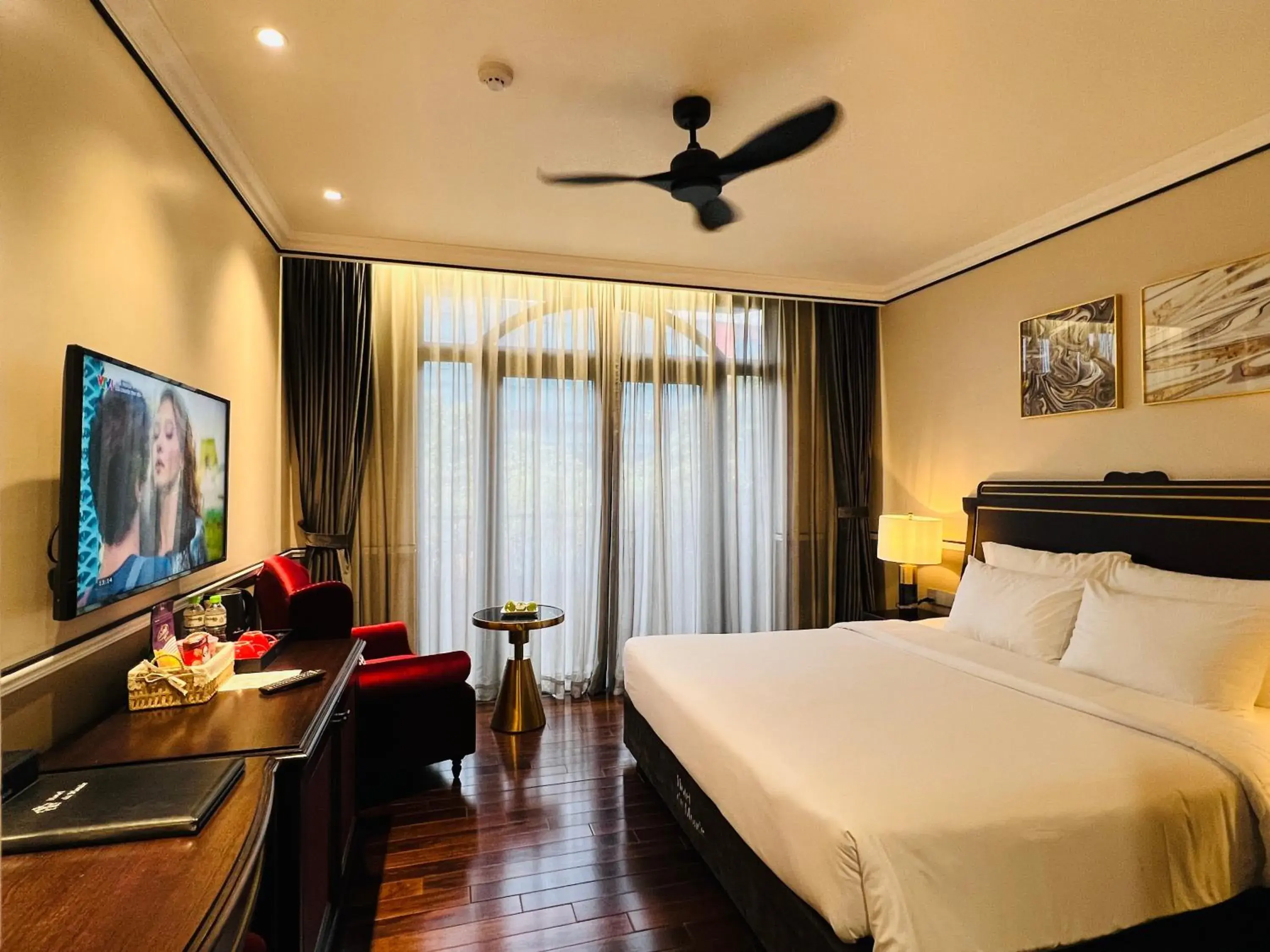 Deluxe Double Room with Balcony in Hotel du Monde Art Deluxe Double Room with Balcony in Hotel du Monde Art