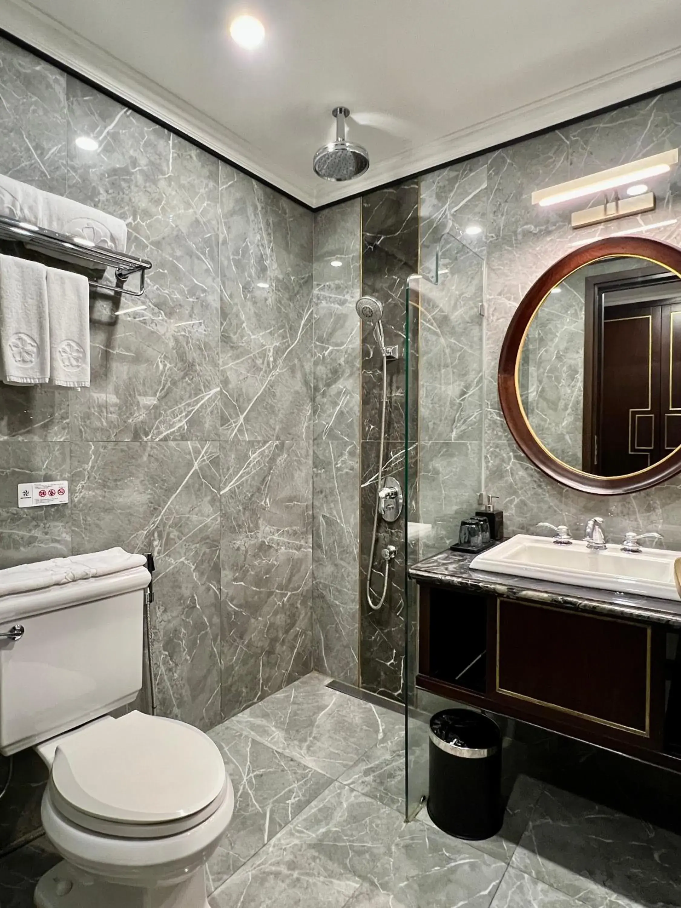 Superior King Room in Hotel du Monde Art Superior King Room in Hotel du Monde Art