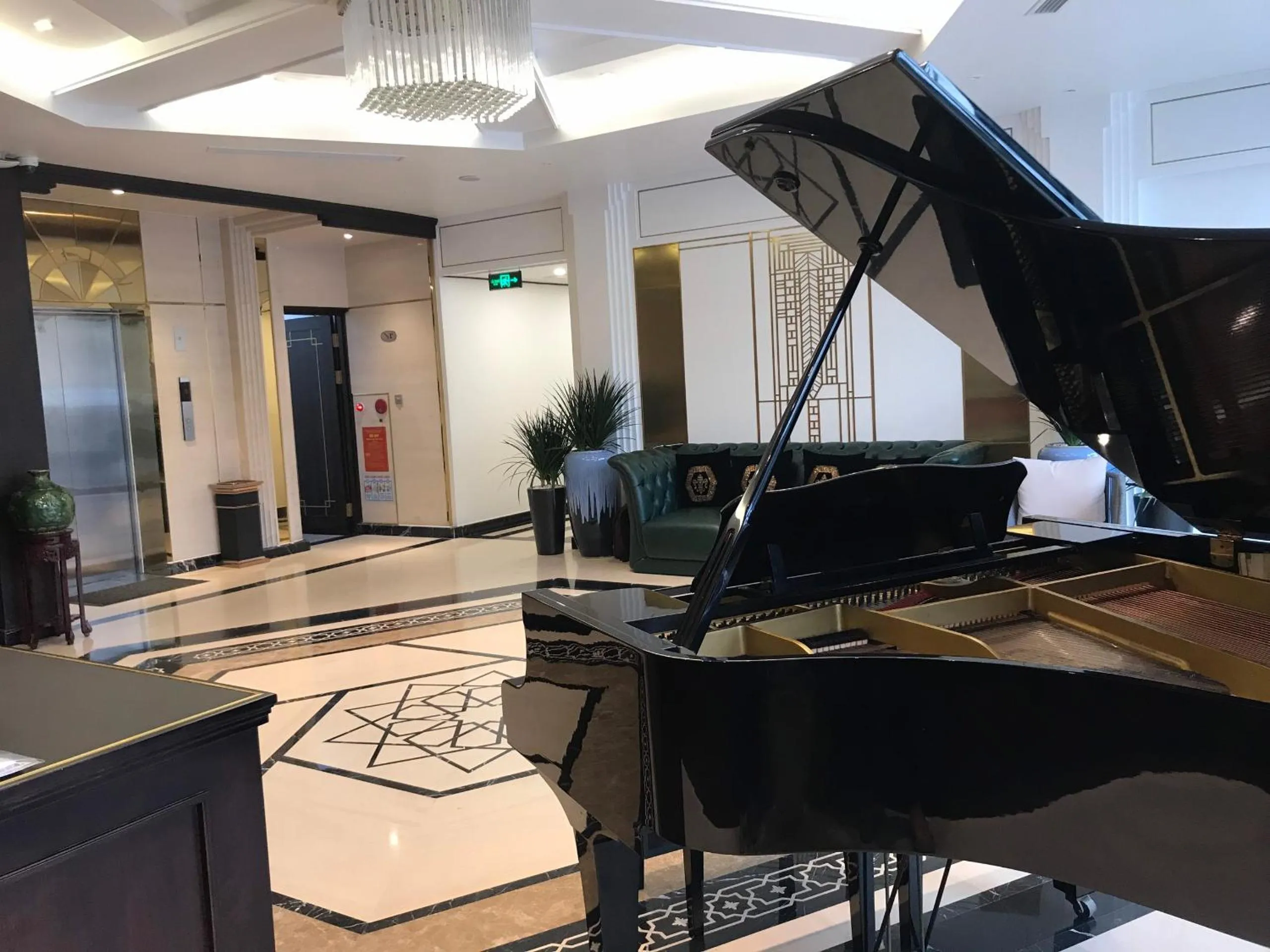 Lobby or reception in Hotel du Monde Art