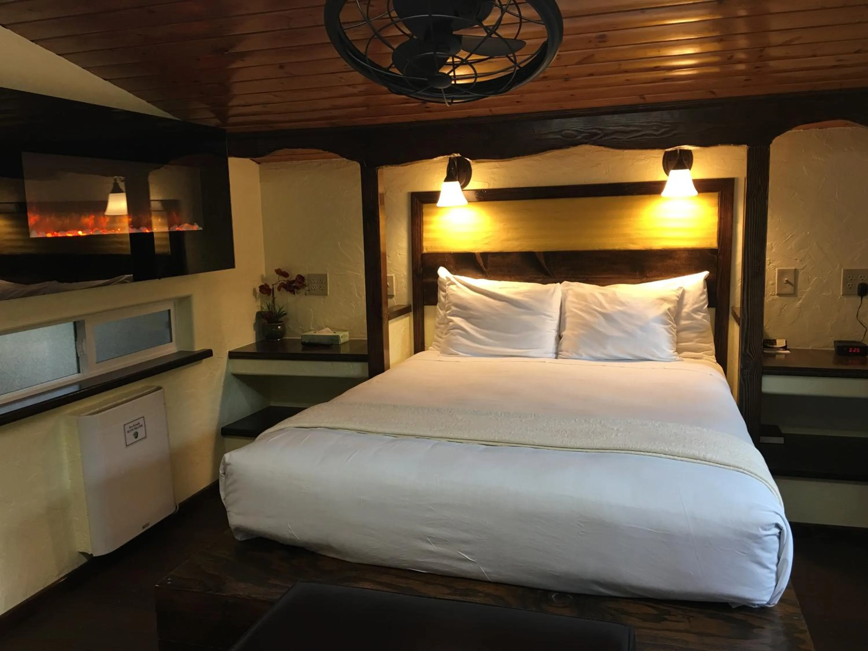 Bedroom, Bed in Chalet Kilauea