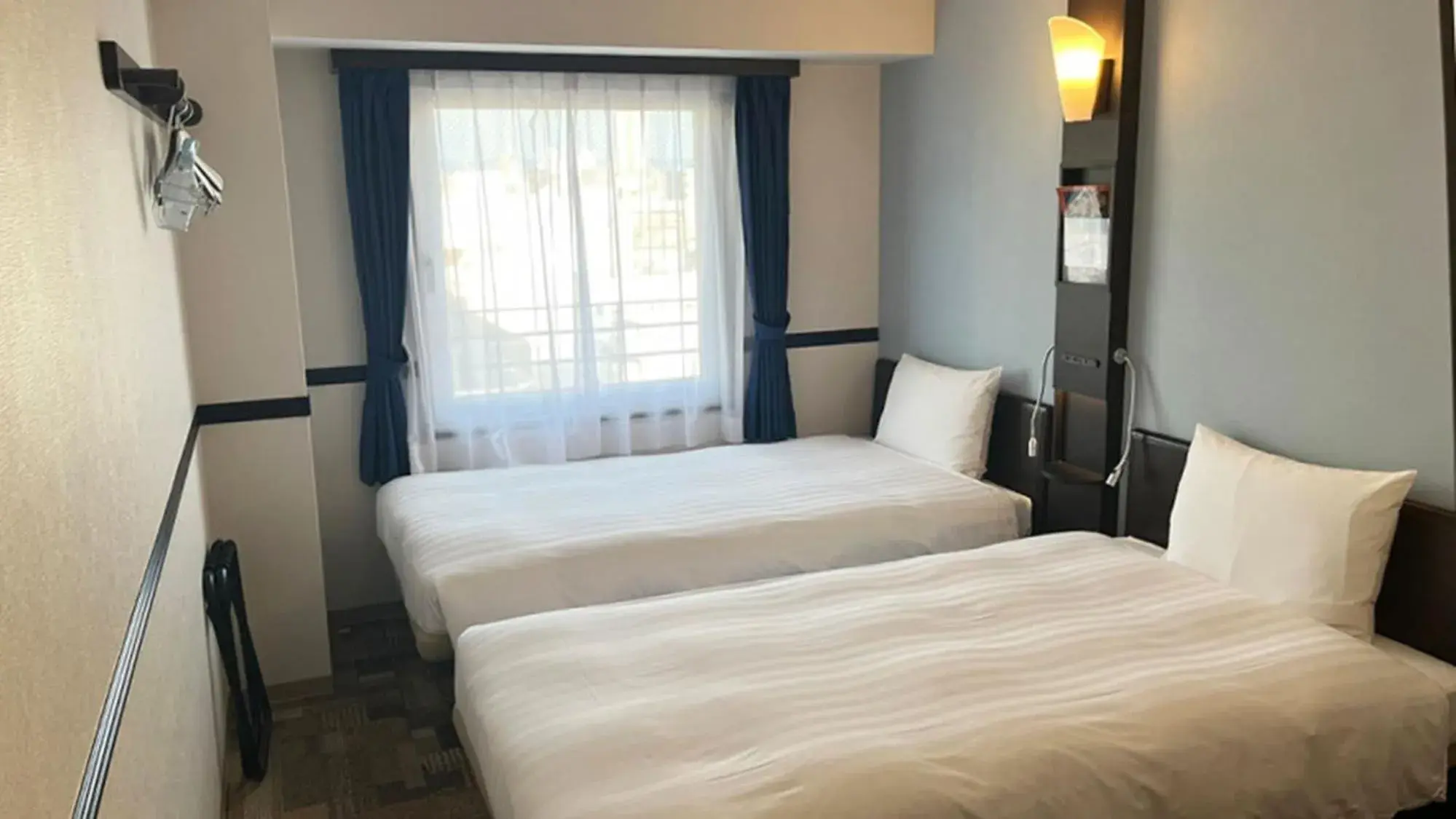 Twin Room - Non-Smoking in Toyoko Inn Osaka Honmachi No2 Twin Room - Non-Smoking in Toyoko Inn Osaka Honmachi No2