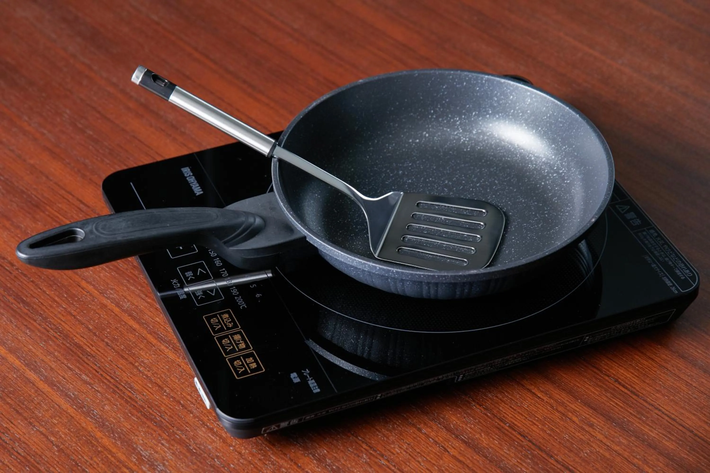 Communal kitchen in HOTEL KYOTOLOGY