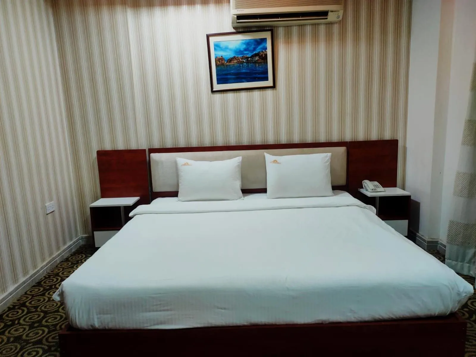 Photo of the whole room, Bed in Grand Inn Hotel