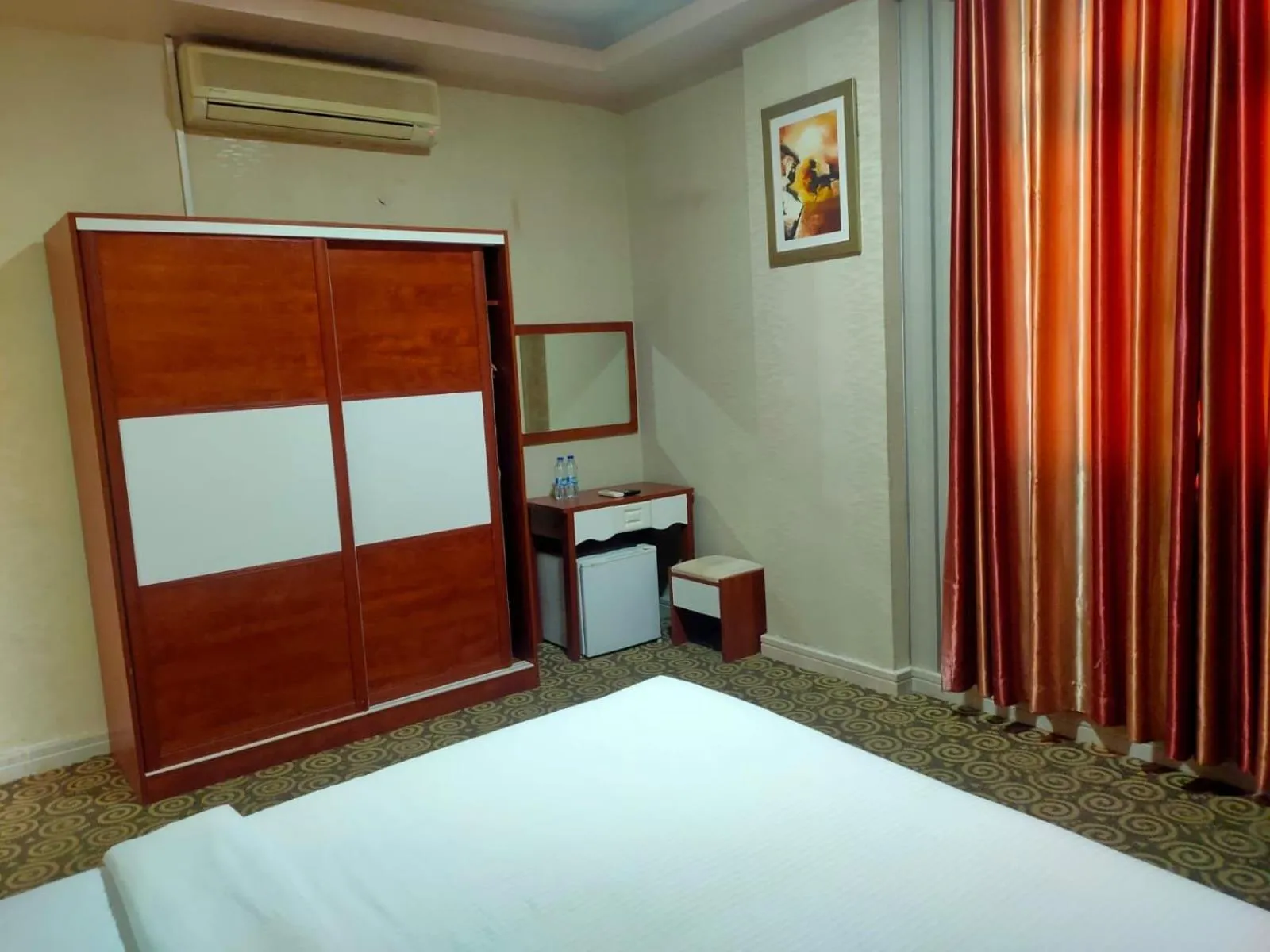 Photo of the whole room, Bed in Grand Inn Hotel