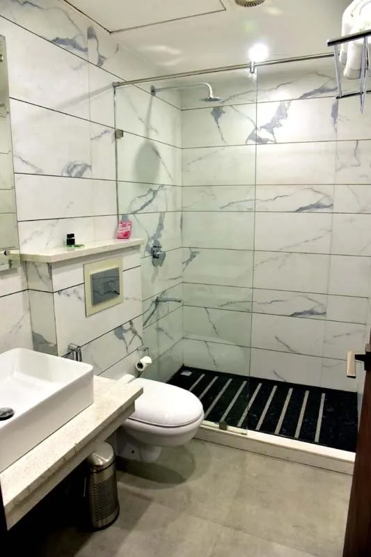 Bathroom in Hotel Crosswinds West