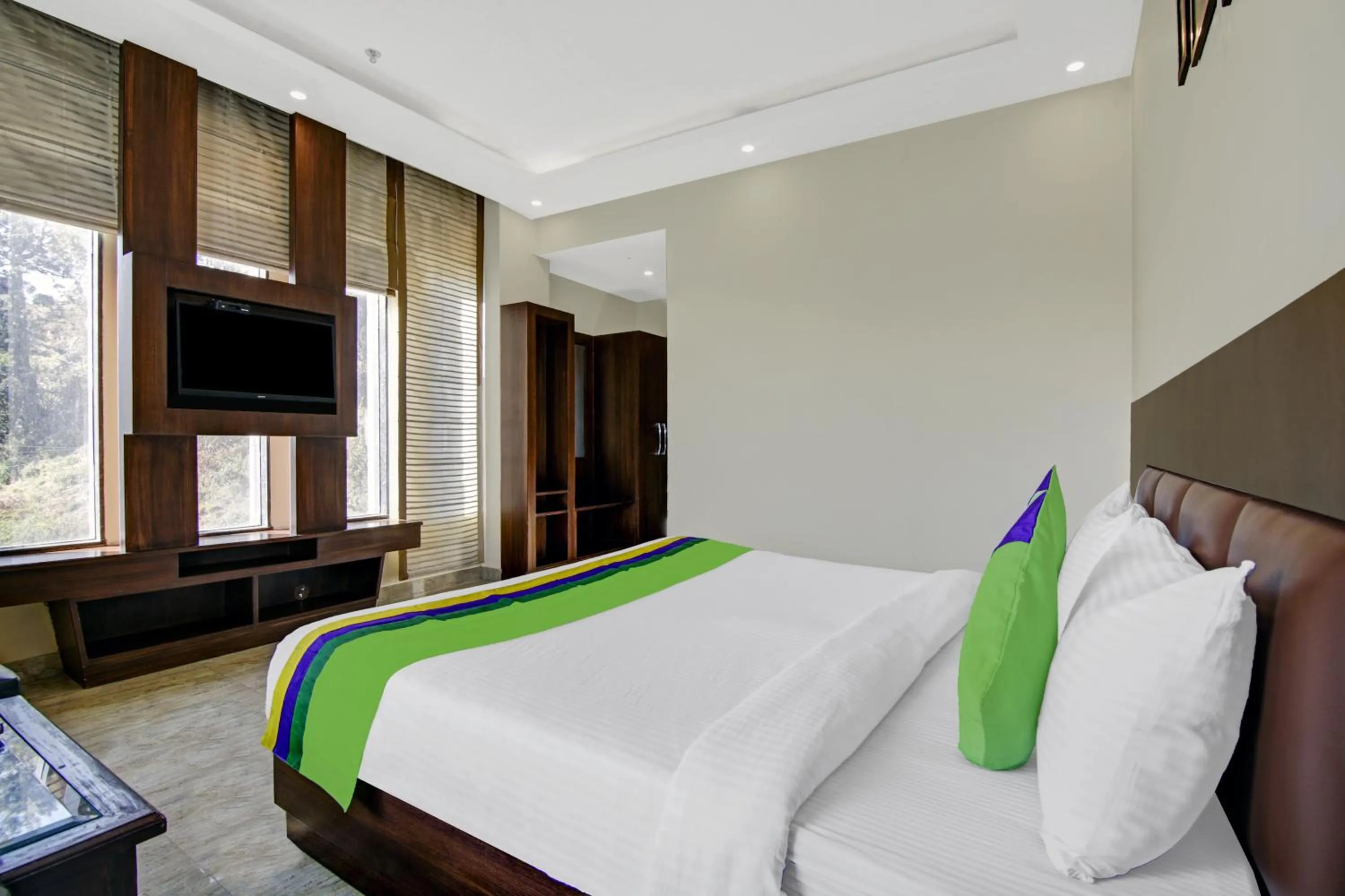 Bed in Hotel Crosswinds West