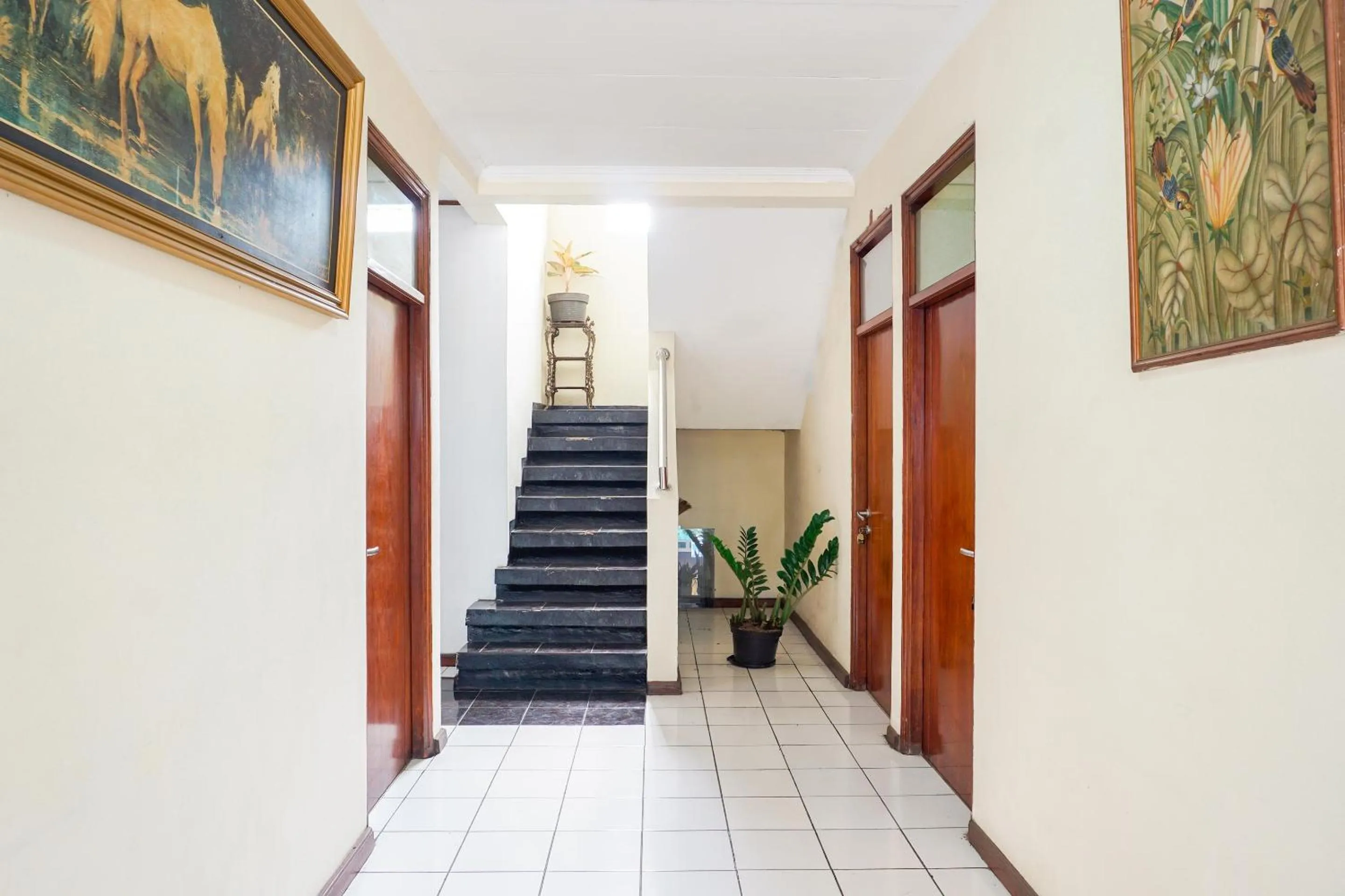 Lobby or reception in Hotel O Kebon Jeruk Near Gedung Sate Formerly Kurnia Hotel