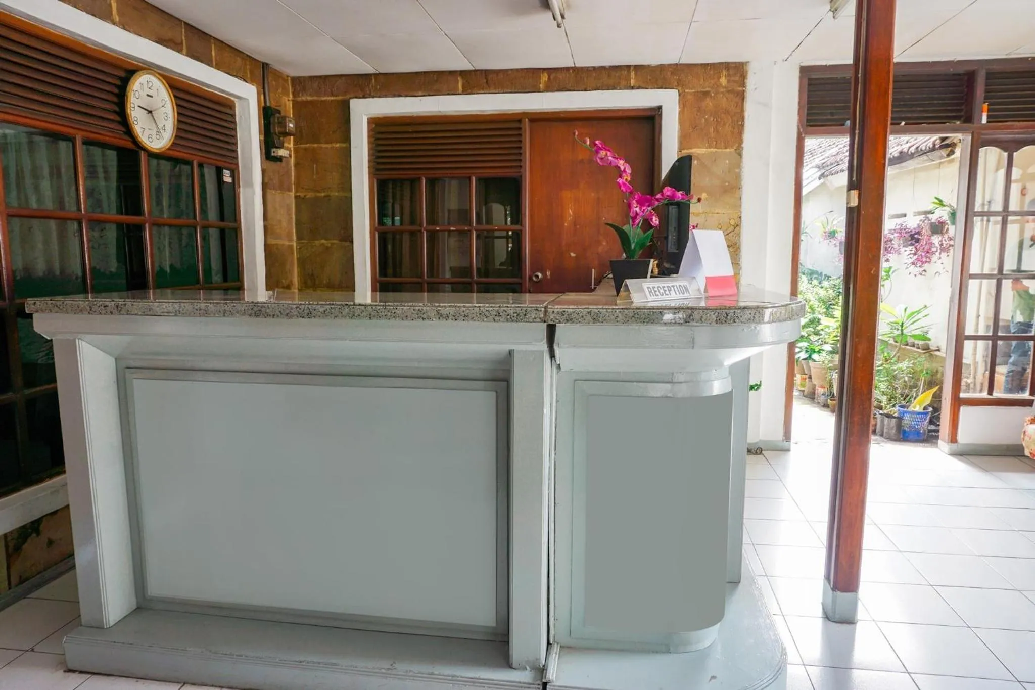 Lobby or reception in Hotel O Kebon Jeruk Near Gedung Sate Formerly Kurnia Hotel