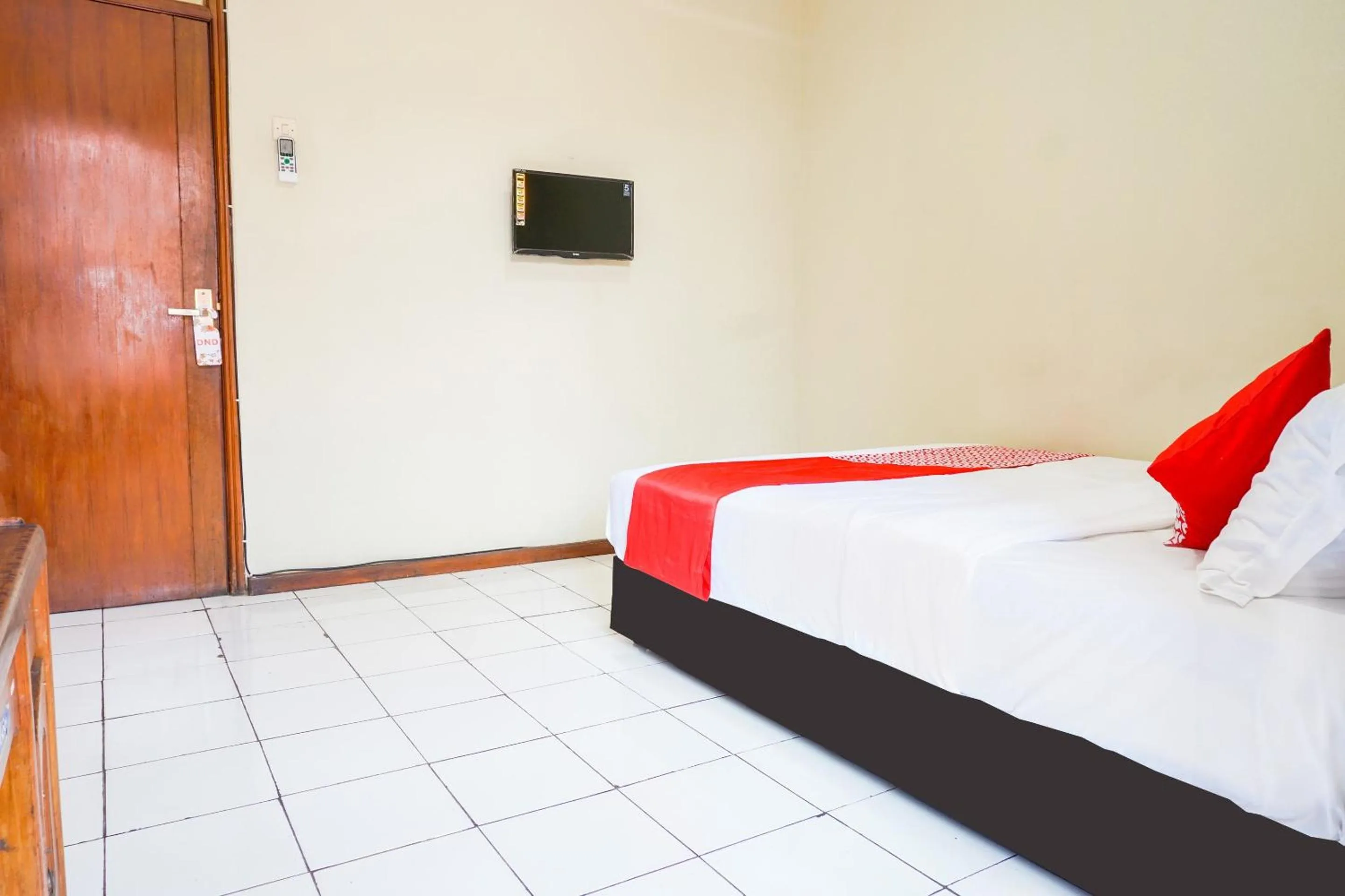 Bedroom, Bed in Hotel O Kebon Jeruk Near Gedung Sate Formerly Kurnia Hotel