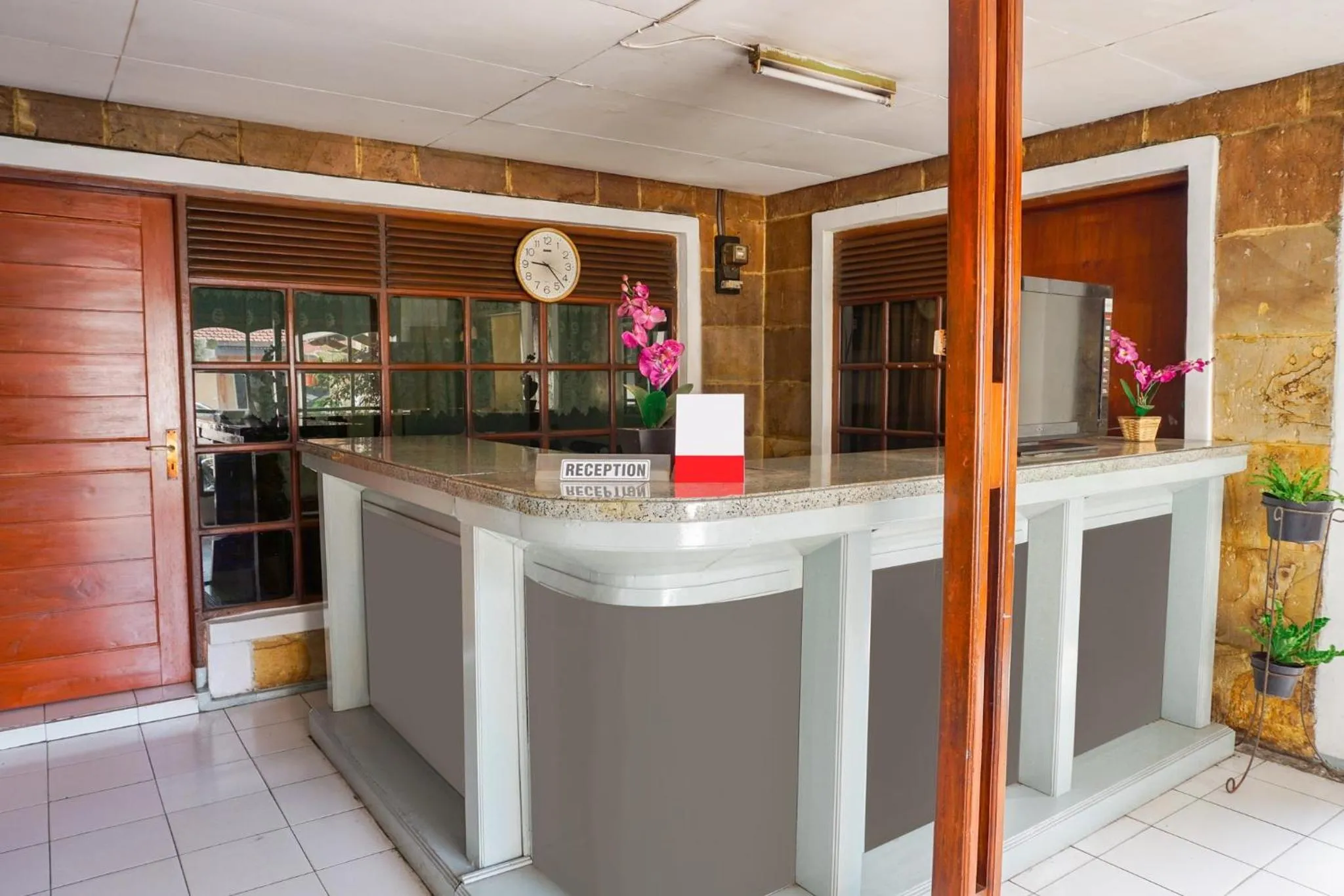 Lobby or reception in Hotel O Kebon Jeruk Near Gedung Sate Formerly Kurnia Hotel