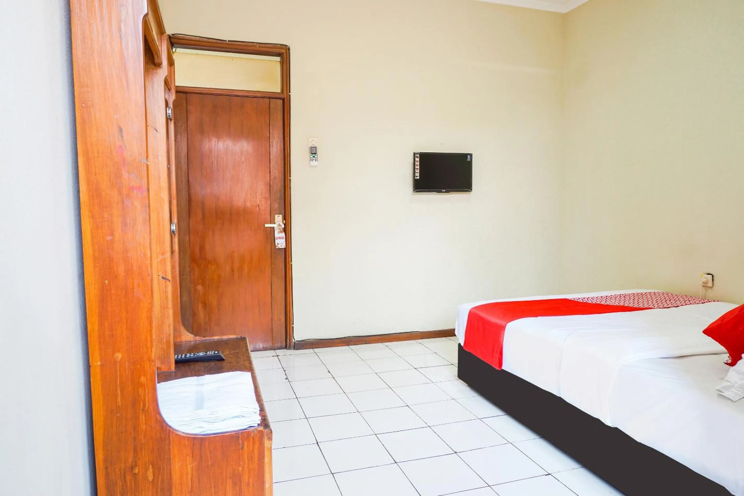 Bedroom, Bed in Hotel O Kebon Jeruk Near Gedung Sate Formerly Kurnia Hotel