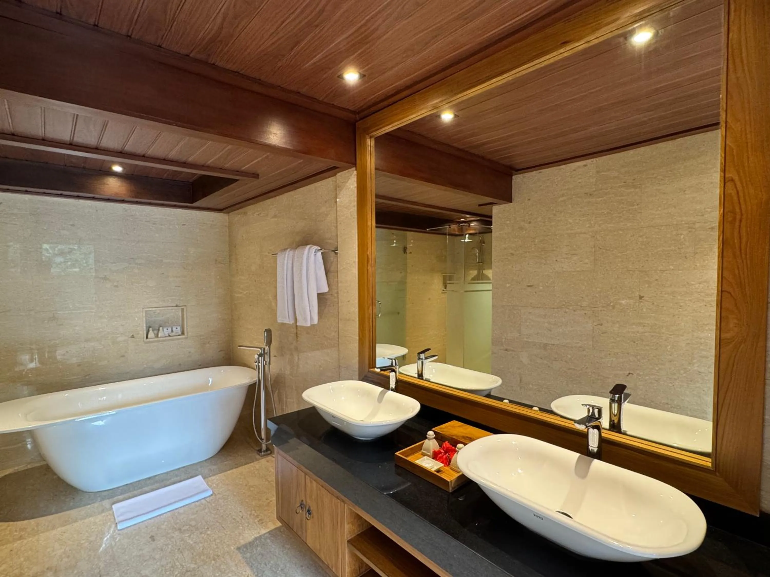 Shower in Sakti Garden Resort & Spa