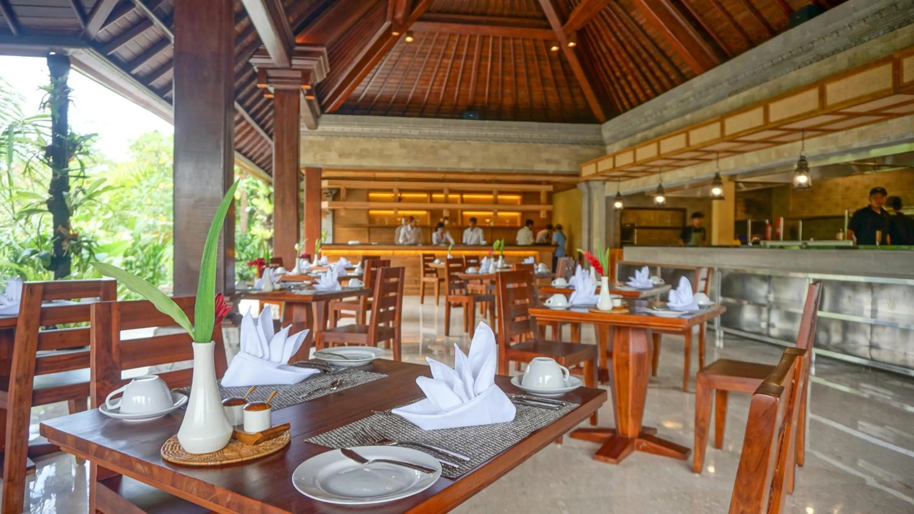 Restaurant/places to eat in Sakti Garden Resort & Spa