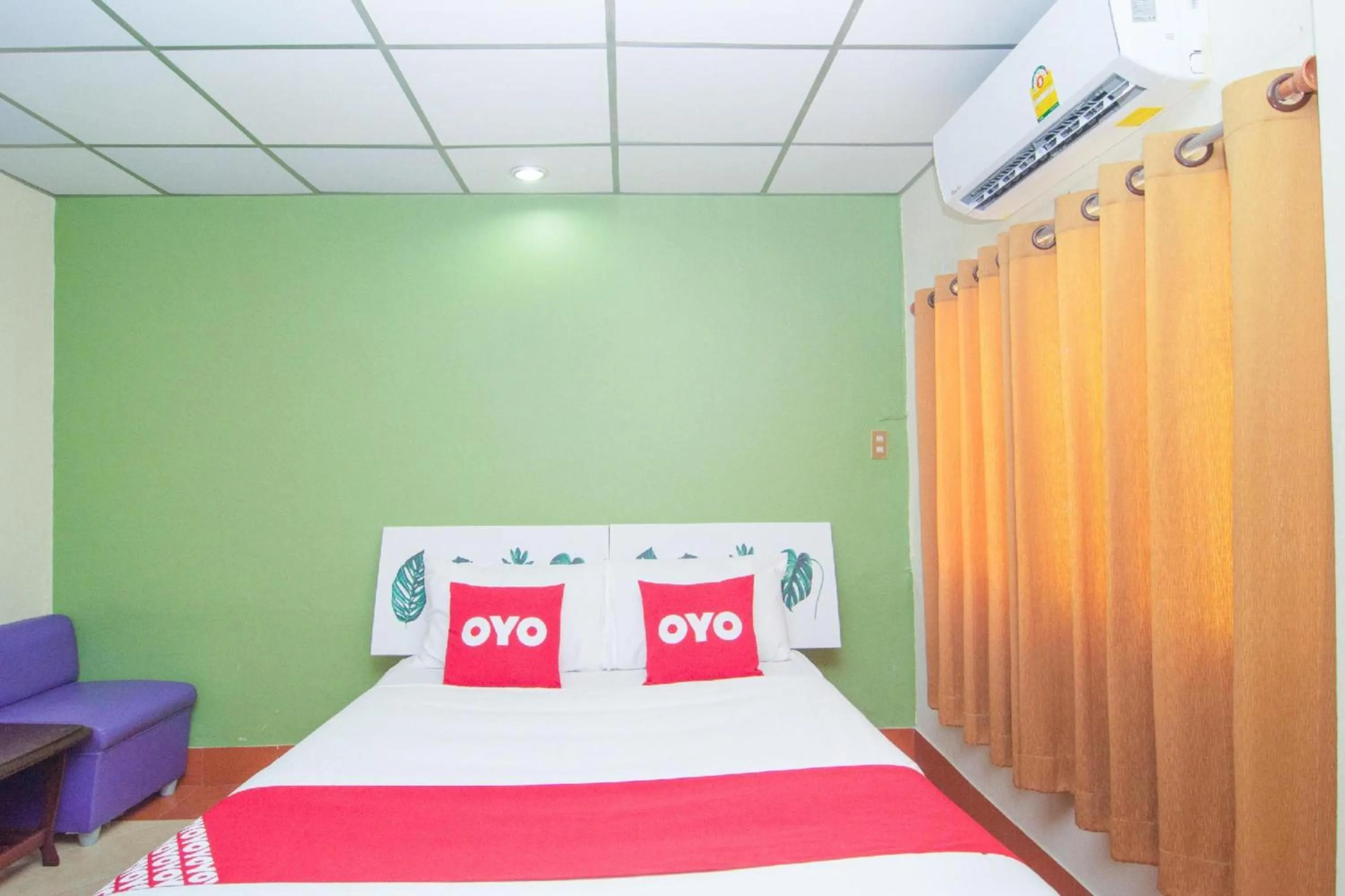 View (from property/room), Bed in OYO 534 Phasuk Hotel
