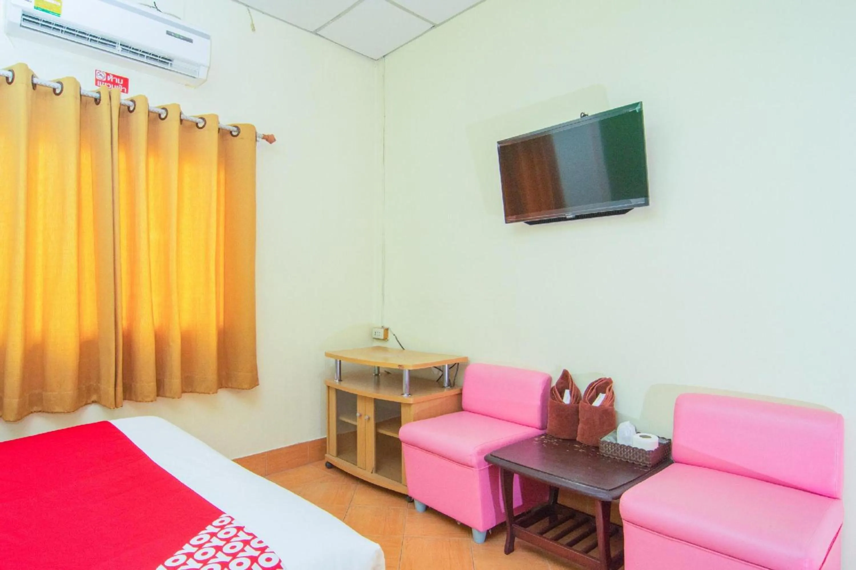 Bedroom, Bed in OYO 534 Phasuk Hotel