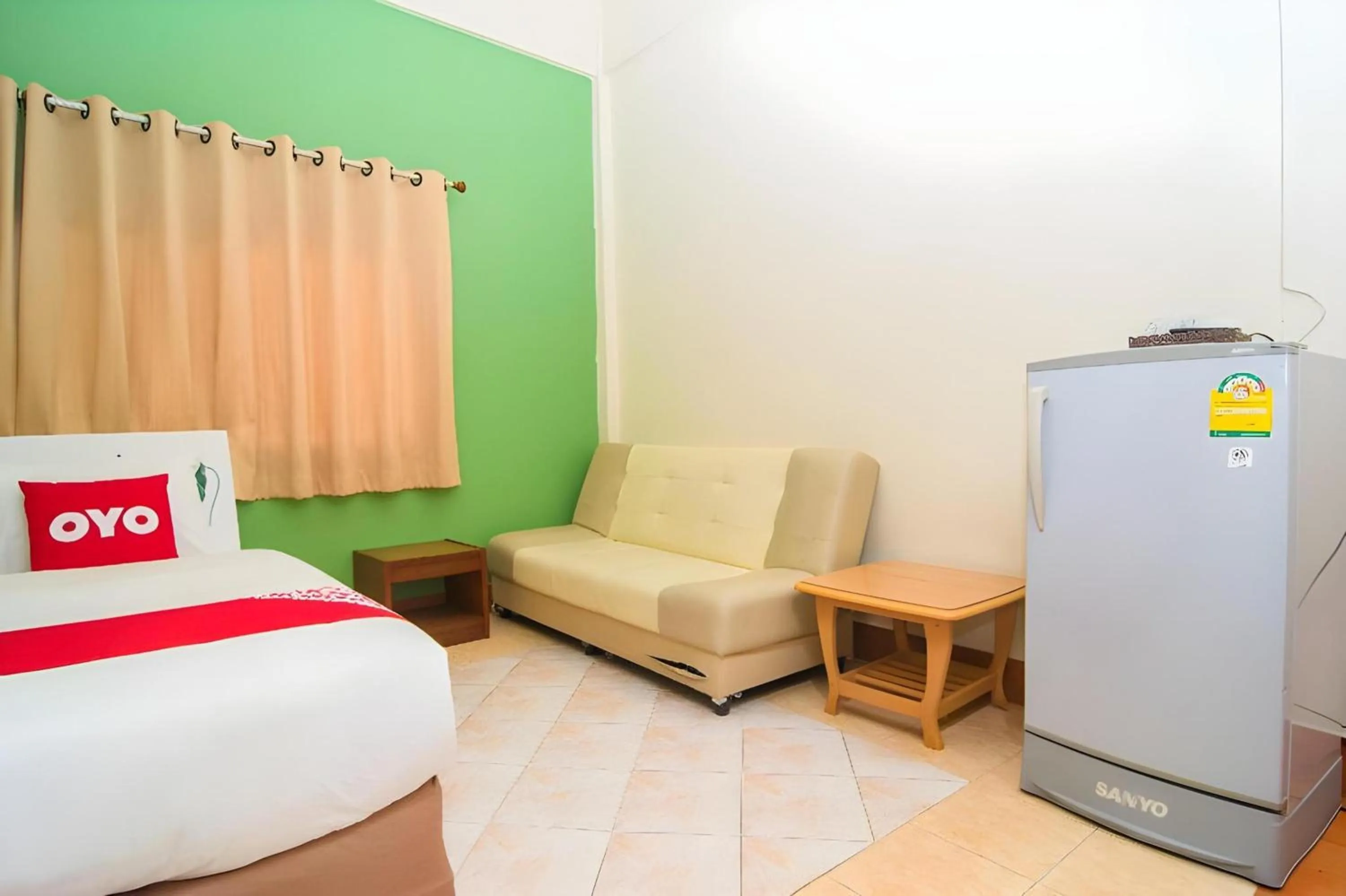 Bedroom in OYO 534 Phasuk Hotel