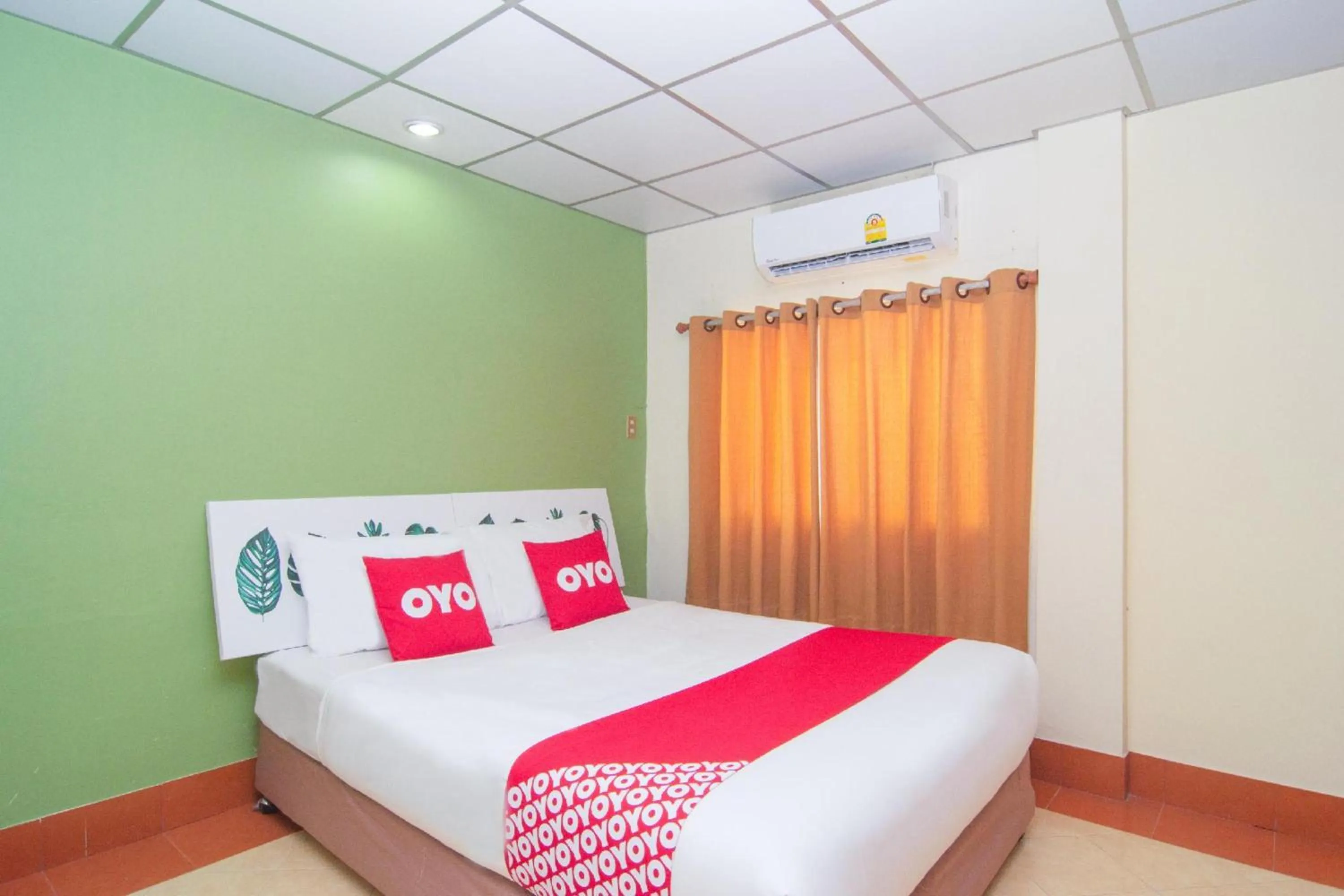 Bedroom, Bed in OYO 534 Phasuk Hotel