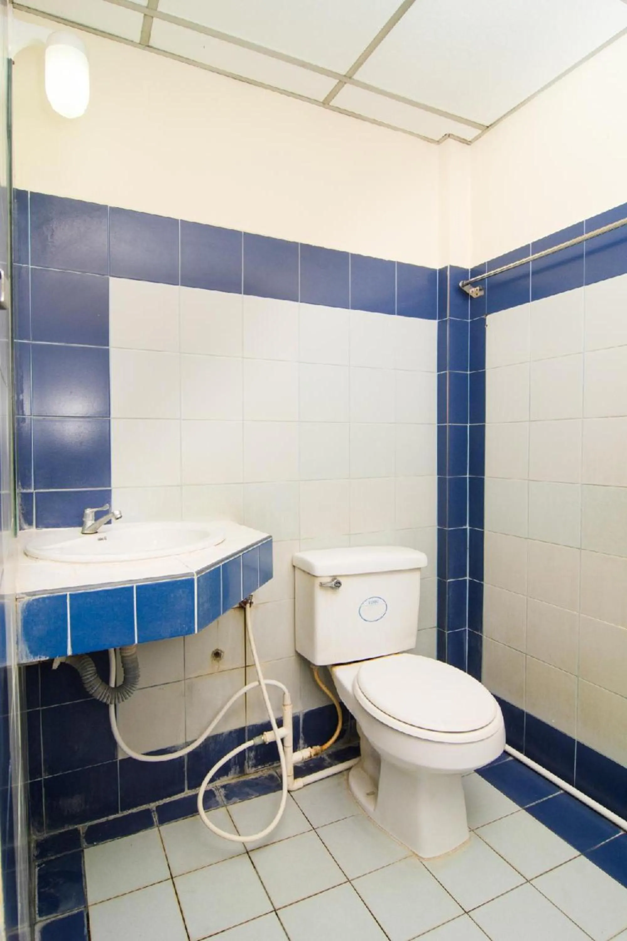 Bathroom in OYO 534 Phasuk Hotel