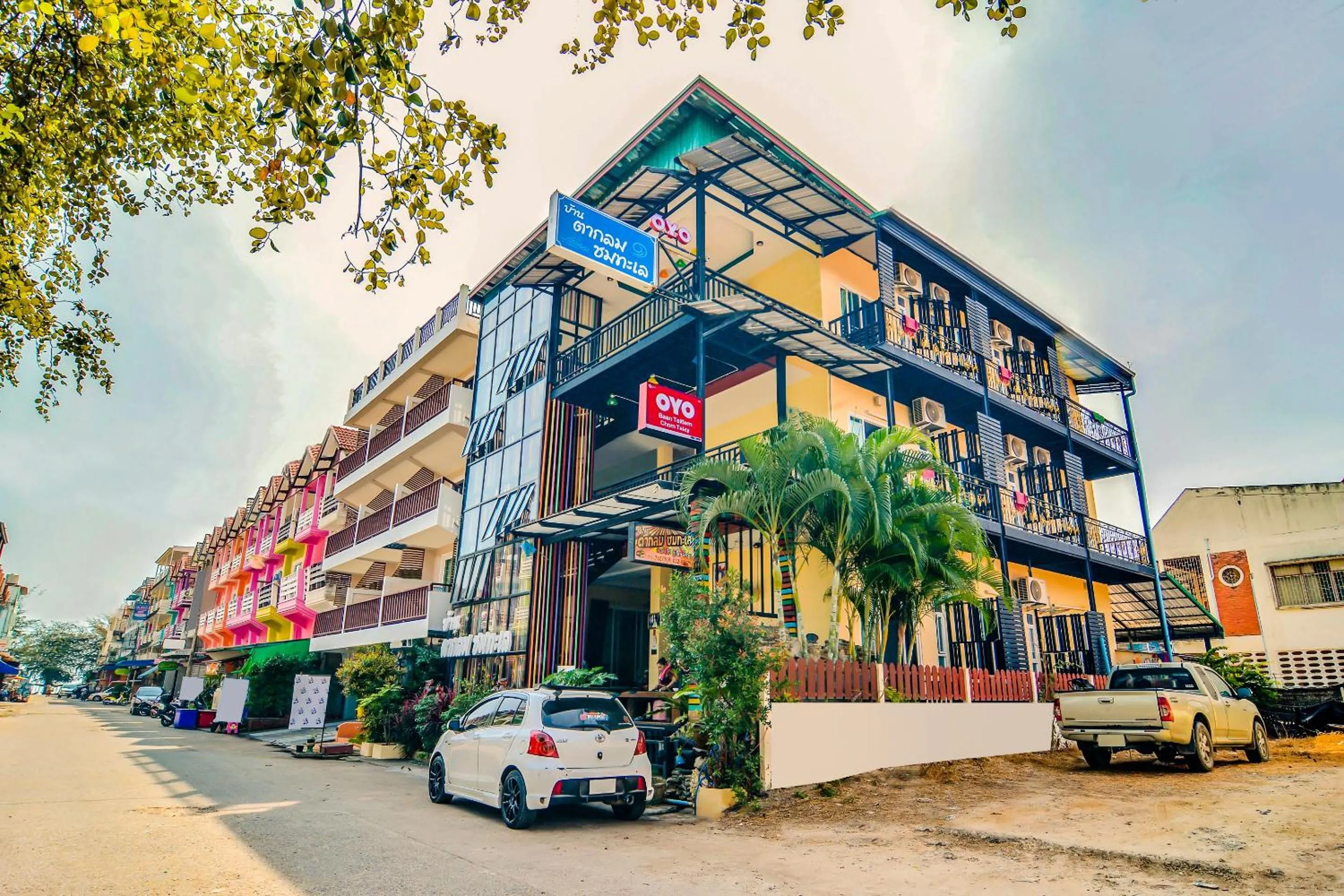 Facade/entrance in Baan Taklom Chomtalay