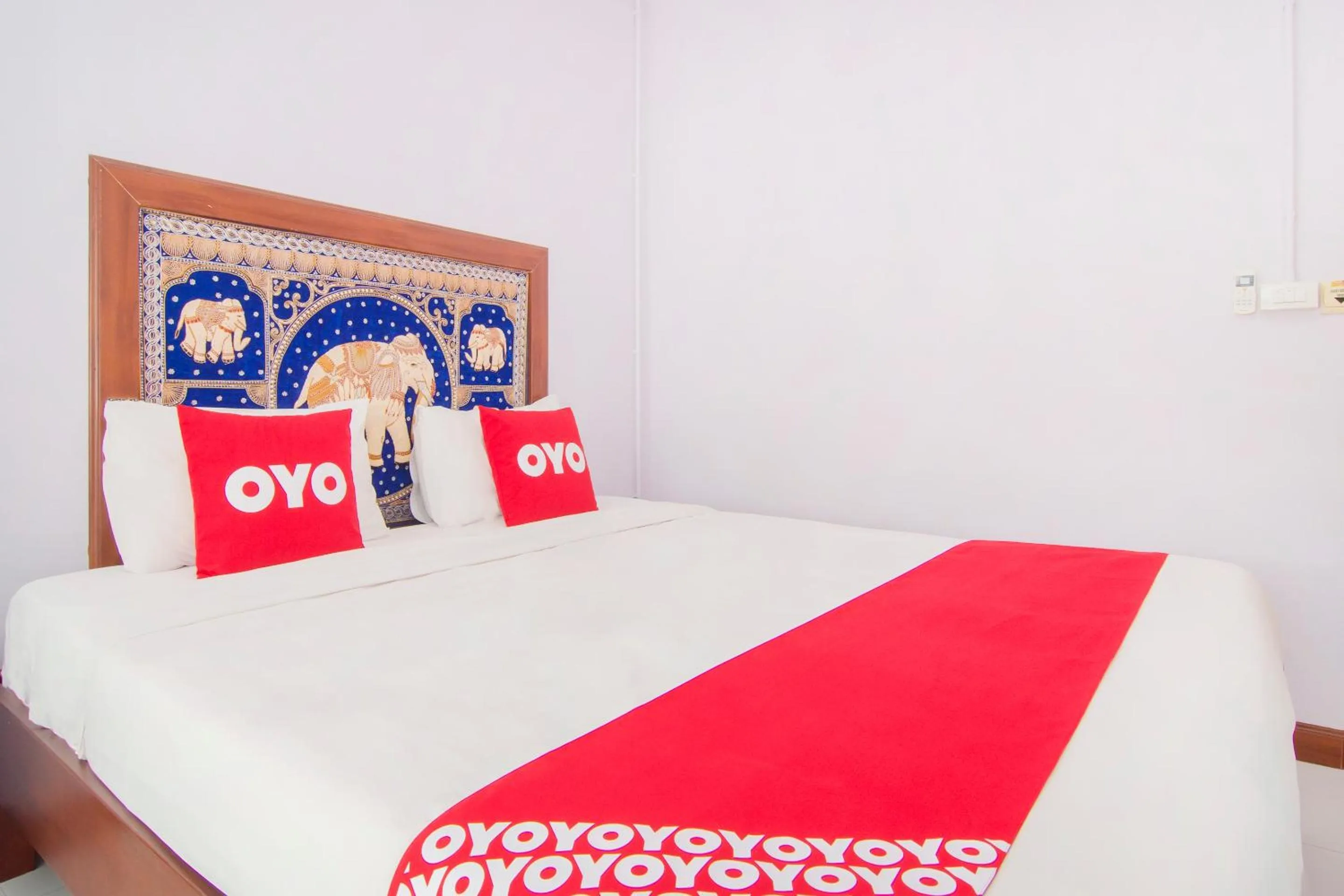 Bedroom, Bed in Baan Taklom Chomtalay